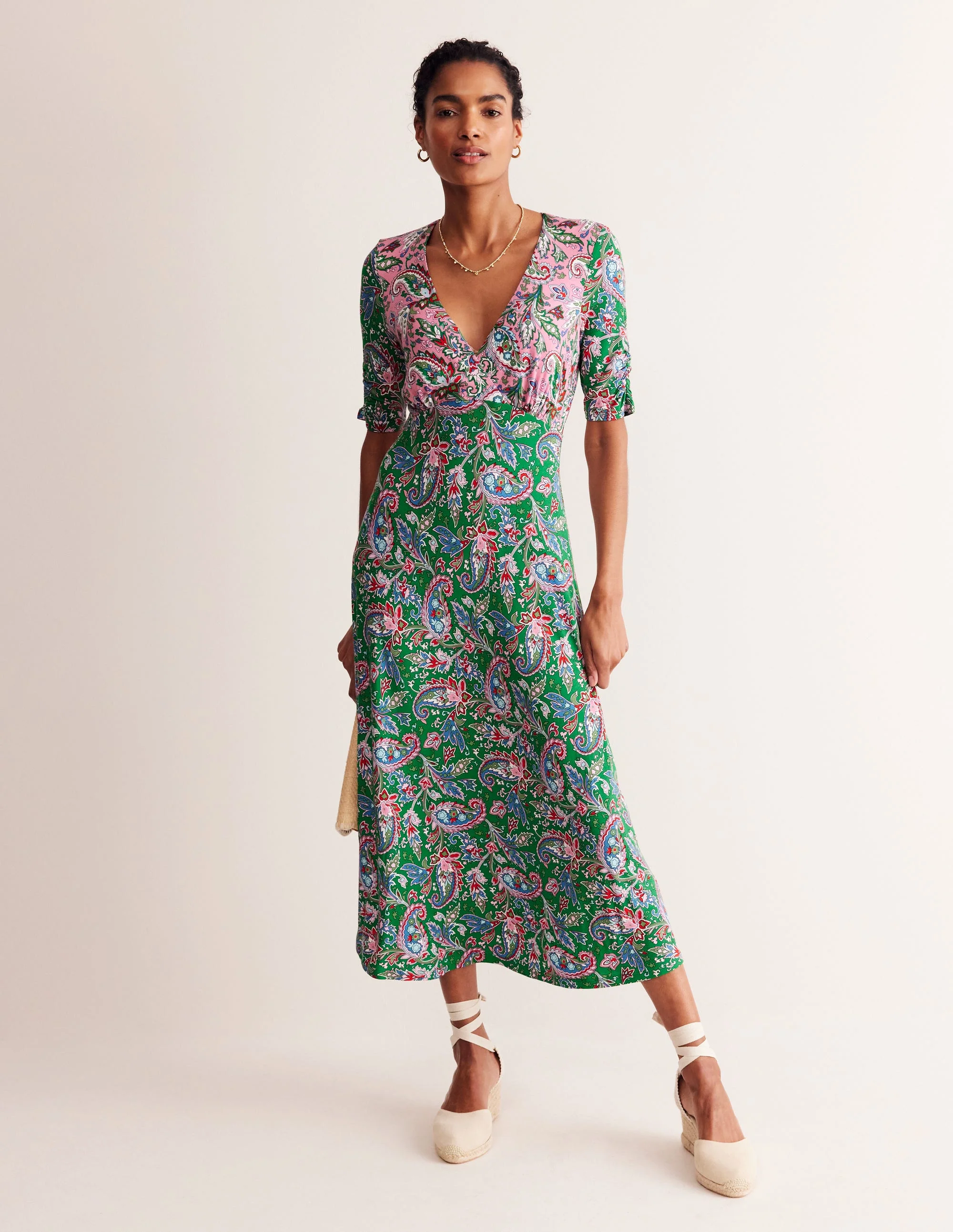 Rebecca Midi-Teekleid aus Jersey-Kaschmir-Rose, Paisley Azurblau