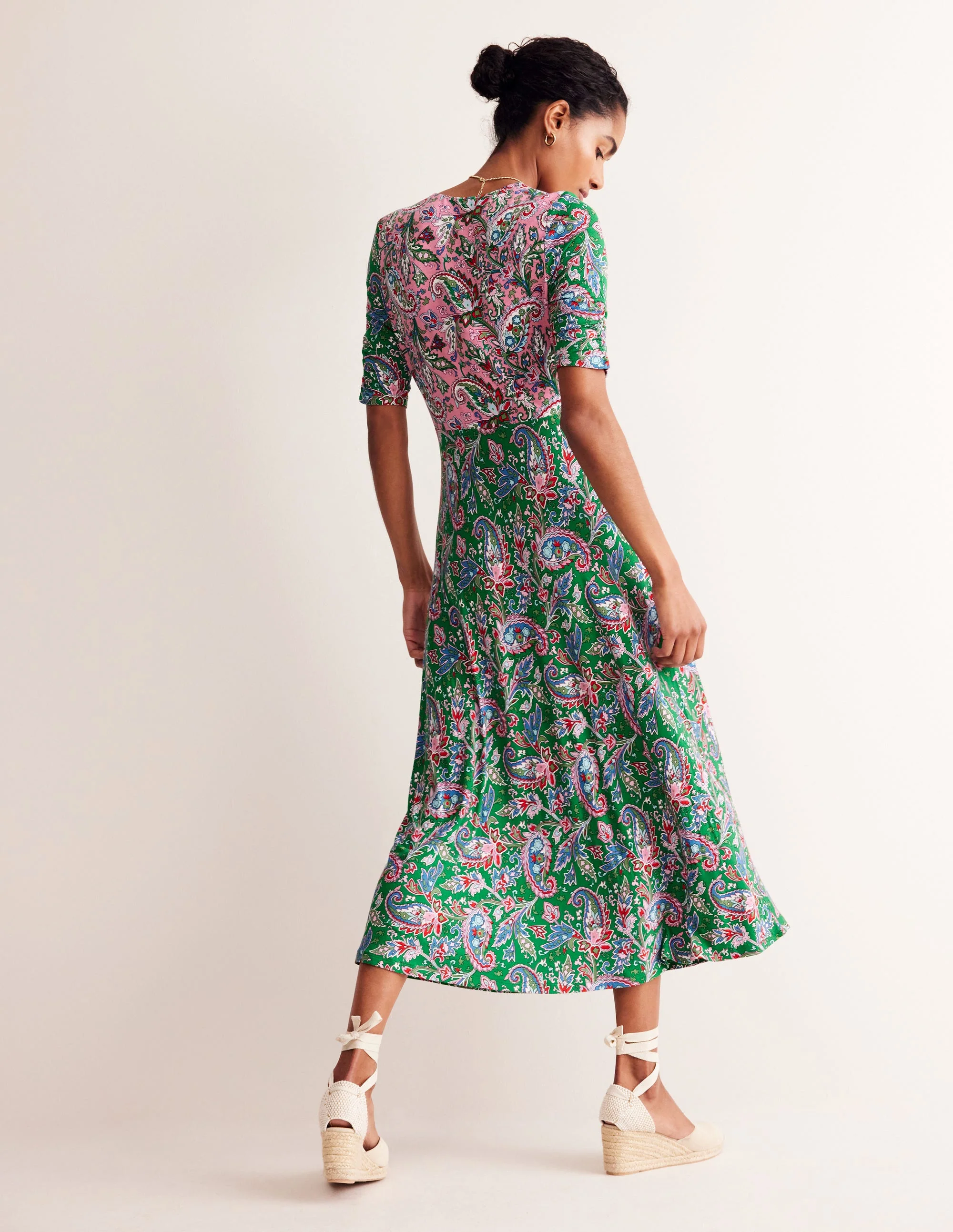 Rebecca Midi-Teekleid aus Jersey-Kaschmir-Rose, Paisley Azurblau - Image 3