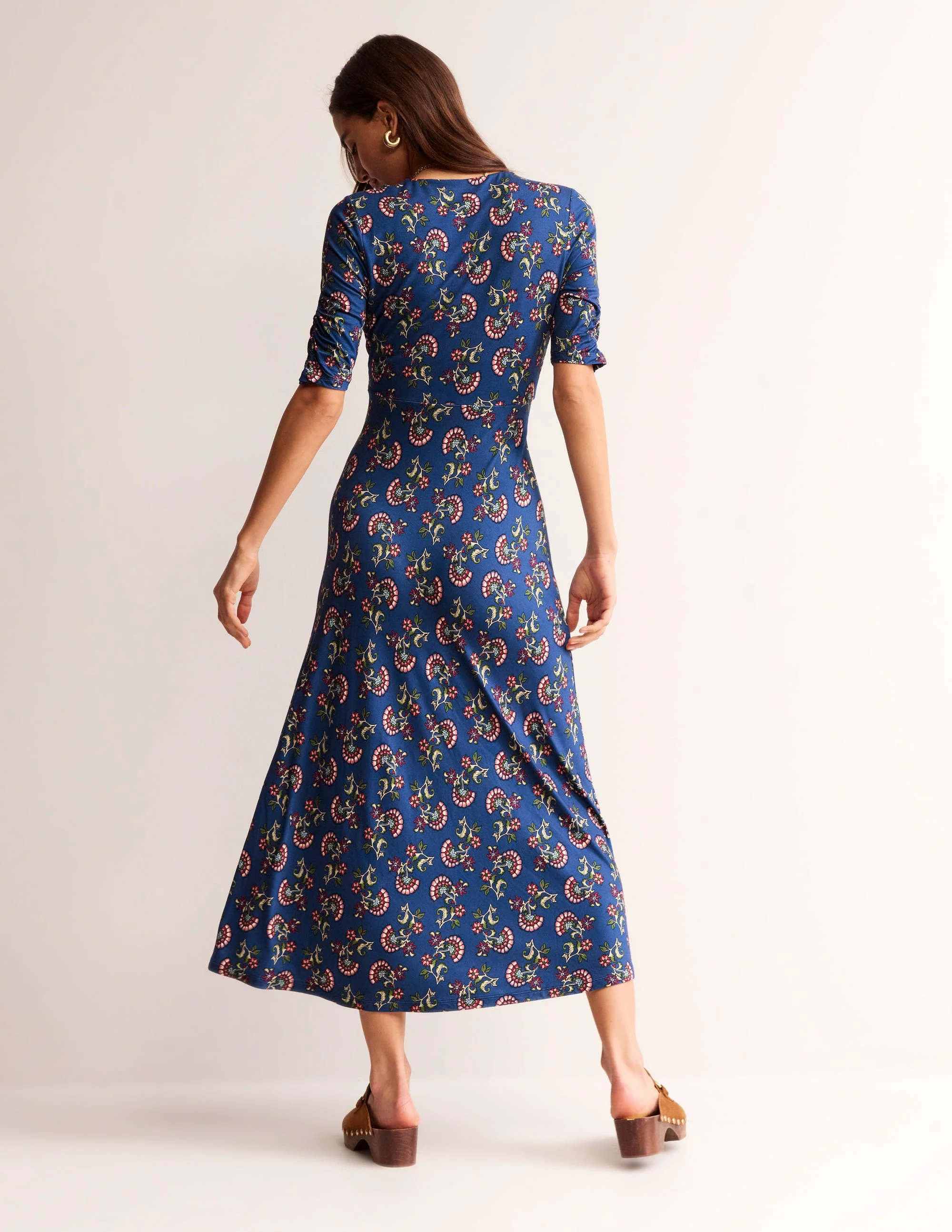 Rebecca Midi-Teekleid aus Jersey-Segel setzen, Botanischer Strauß - Image 4