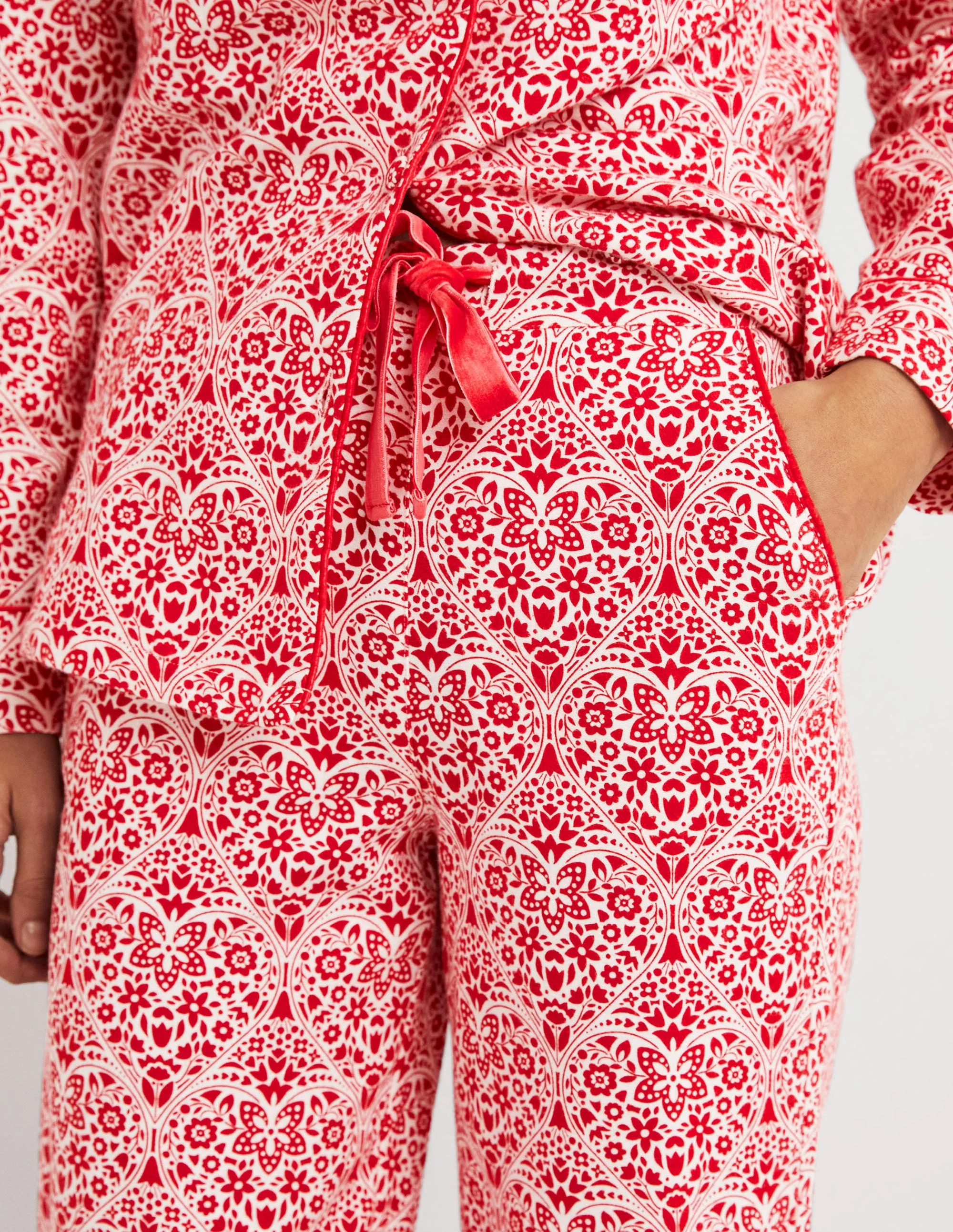 Red Heart Bloom Cosy Pyjama Set-Rockabilly-Rot, Blumenherzen - Image 2