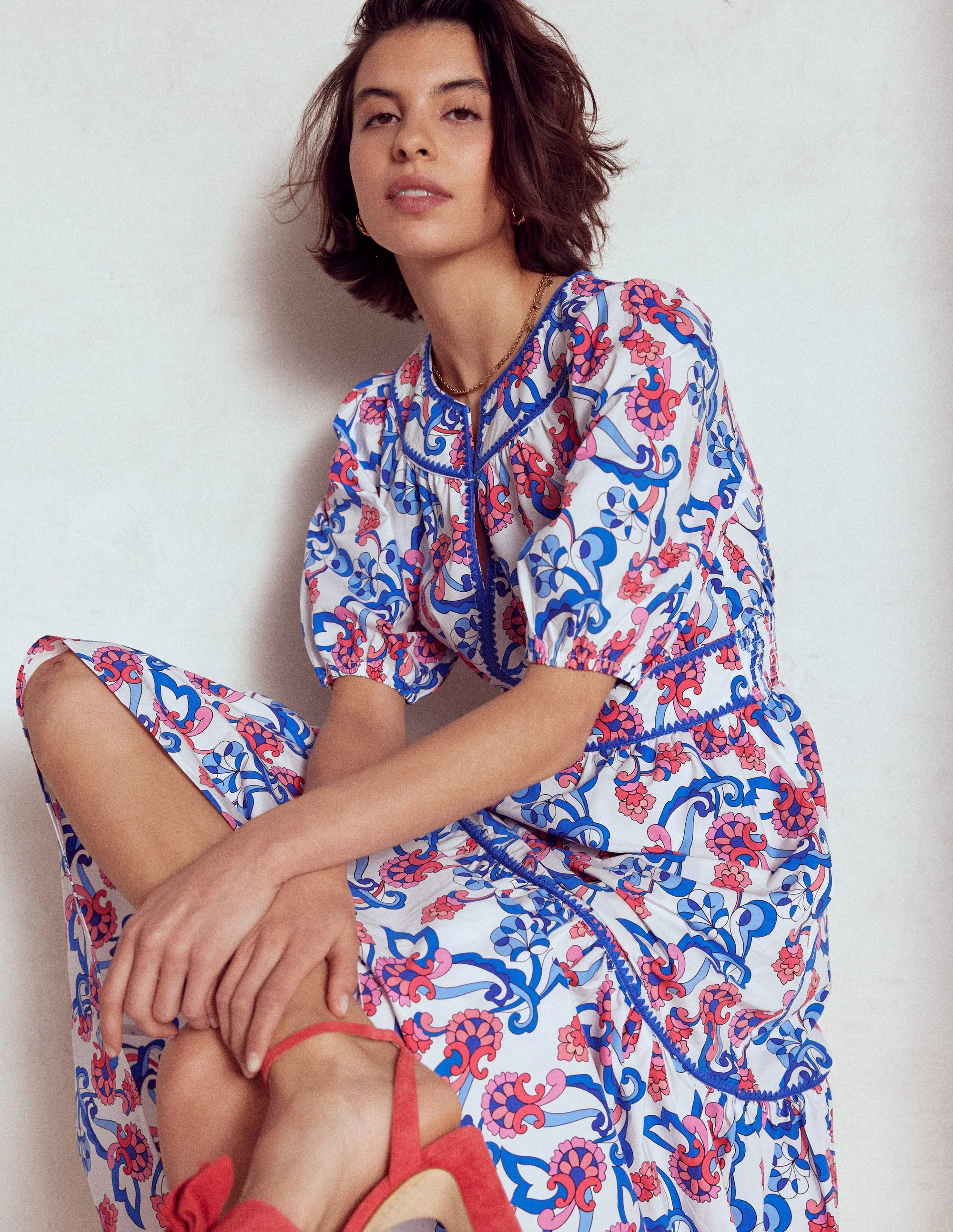 Rhea Besticktes Midikleid-Naturweiß, Kaskadenartige Blumenornamente