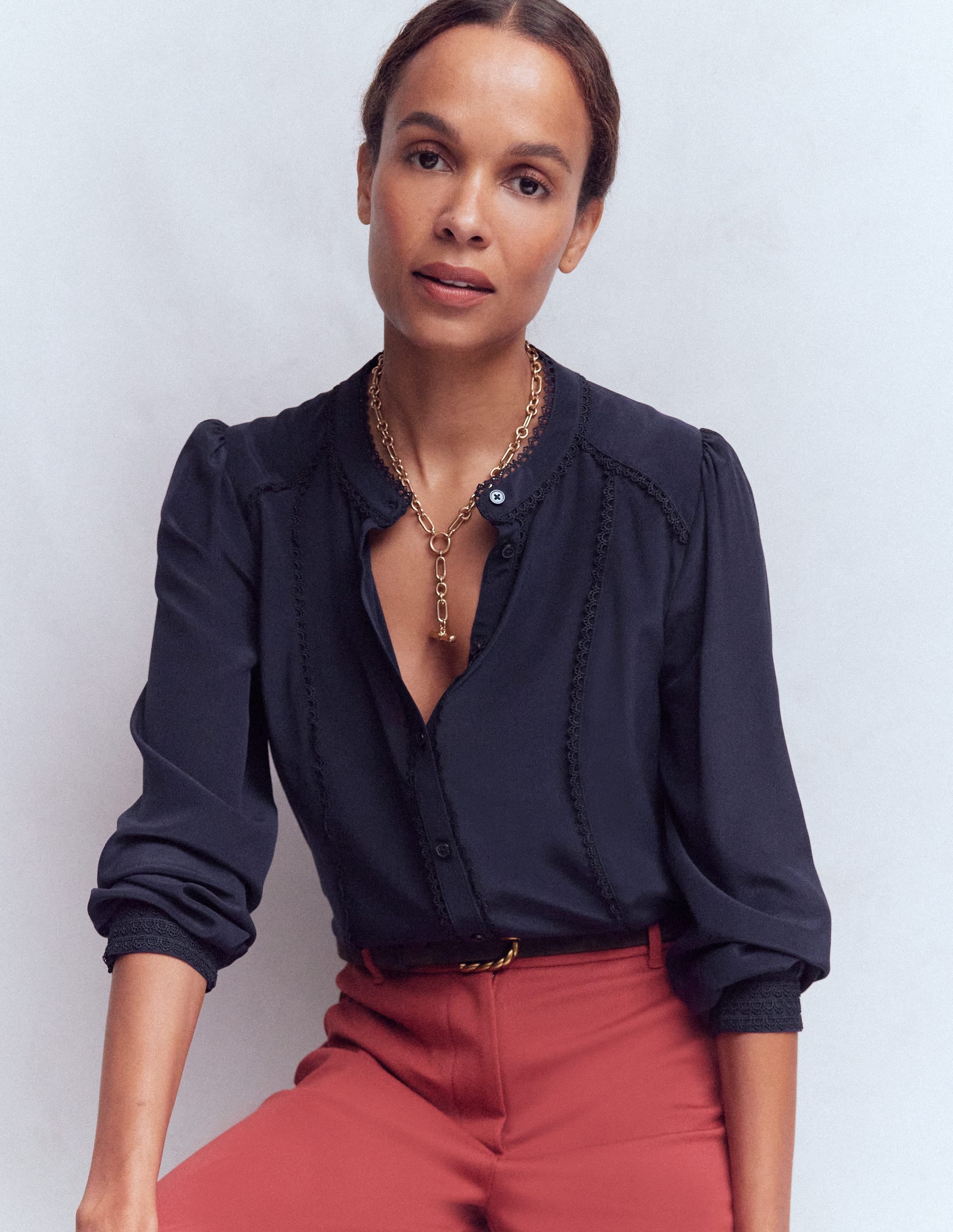 Rhea Seidenoberteil mit Besatz-Denim-Blau, Blühender Zweig - Image 4