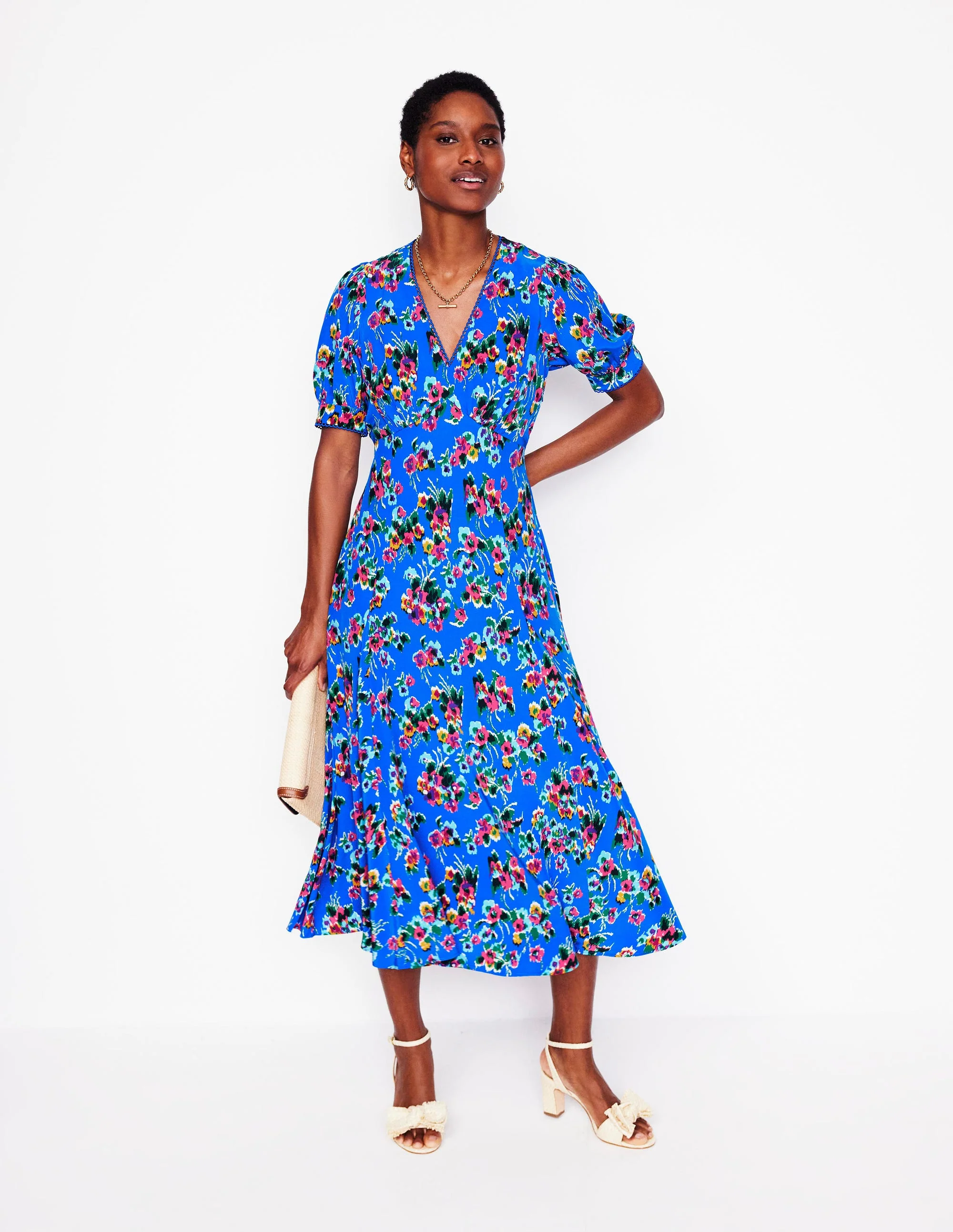 Rosie Teekleid mit Godetrock-Galerie-Blau, Abstrakter kleiner Blumenstrauß - Image 4