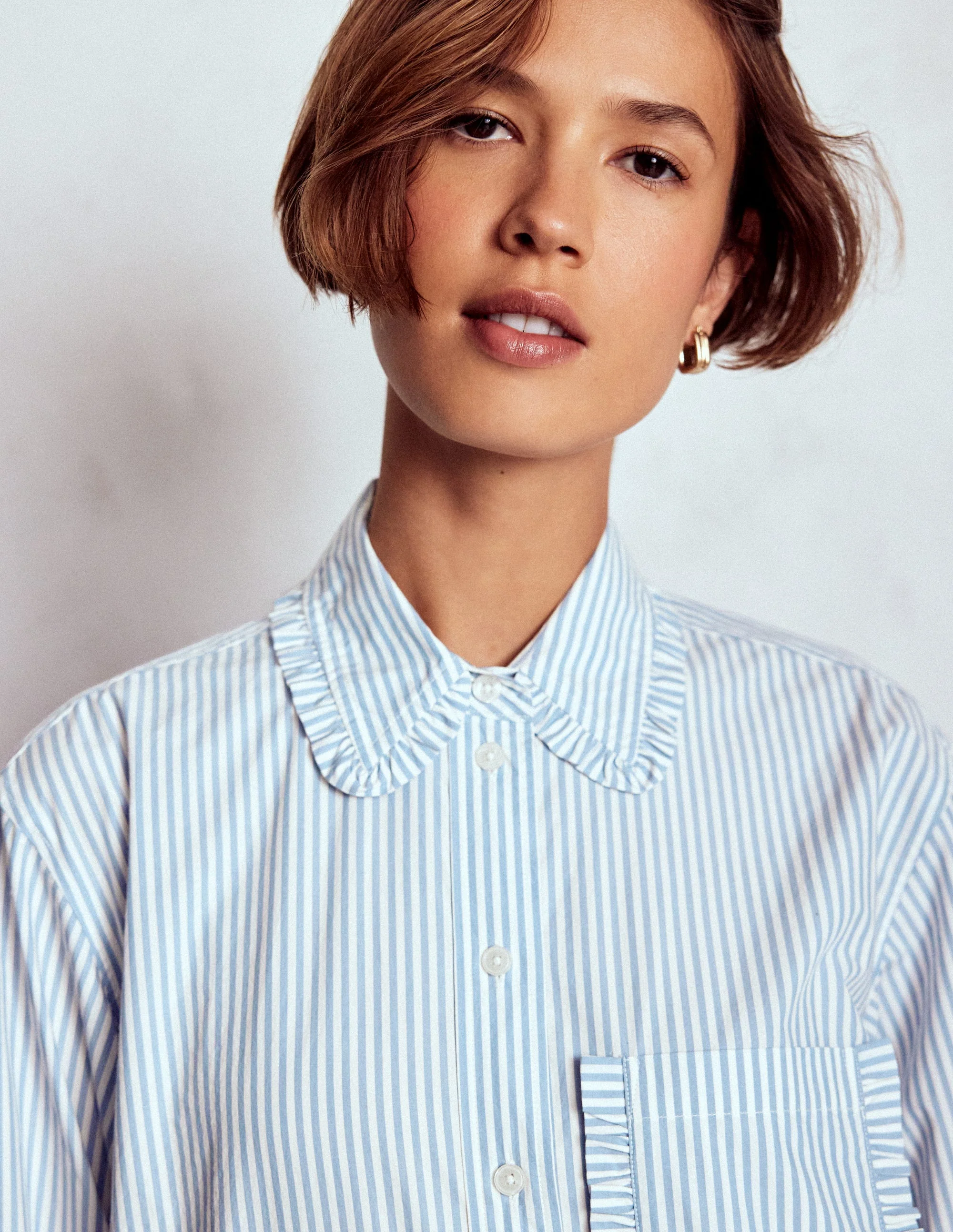 Sadie Lockeres Baumwollhemd-Verwaschener Denim und Naturweiß Streifen - Image 2