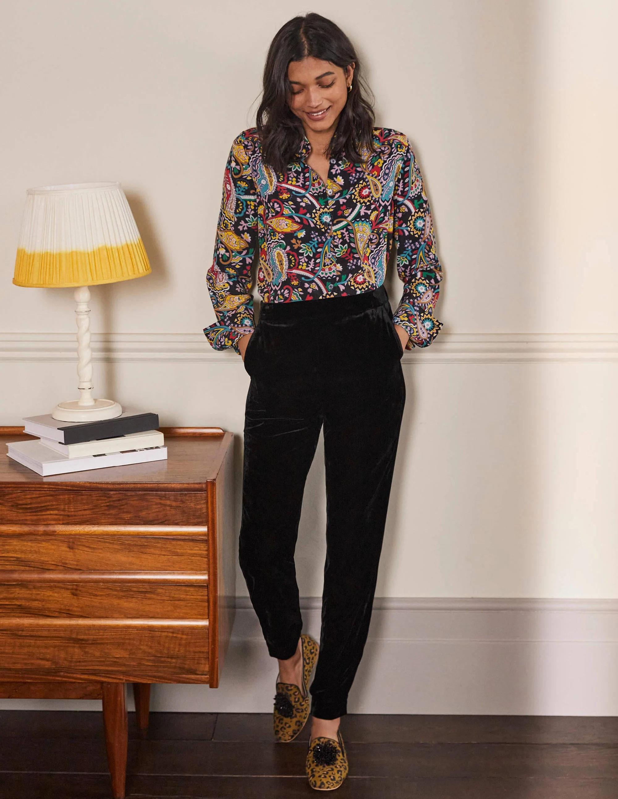 Samthose mit Bündchen-Schwarz