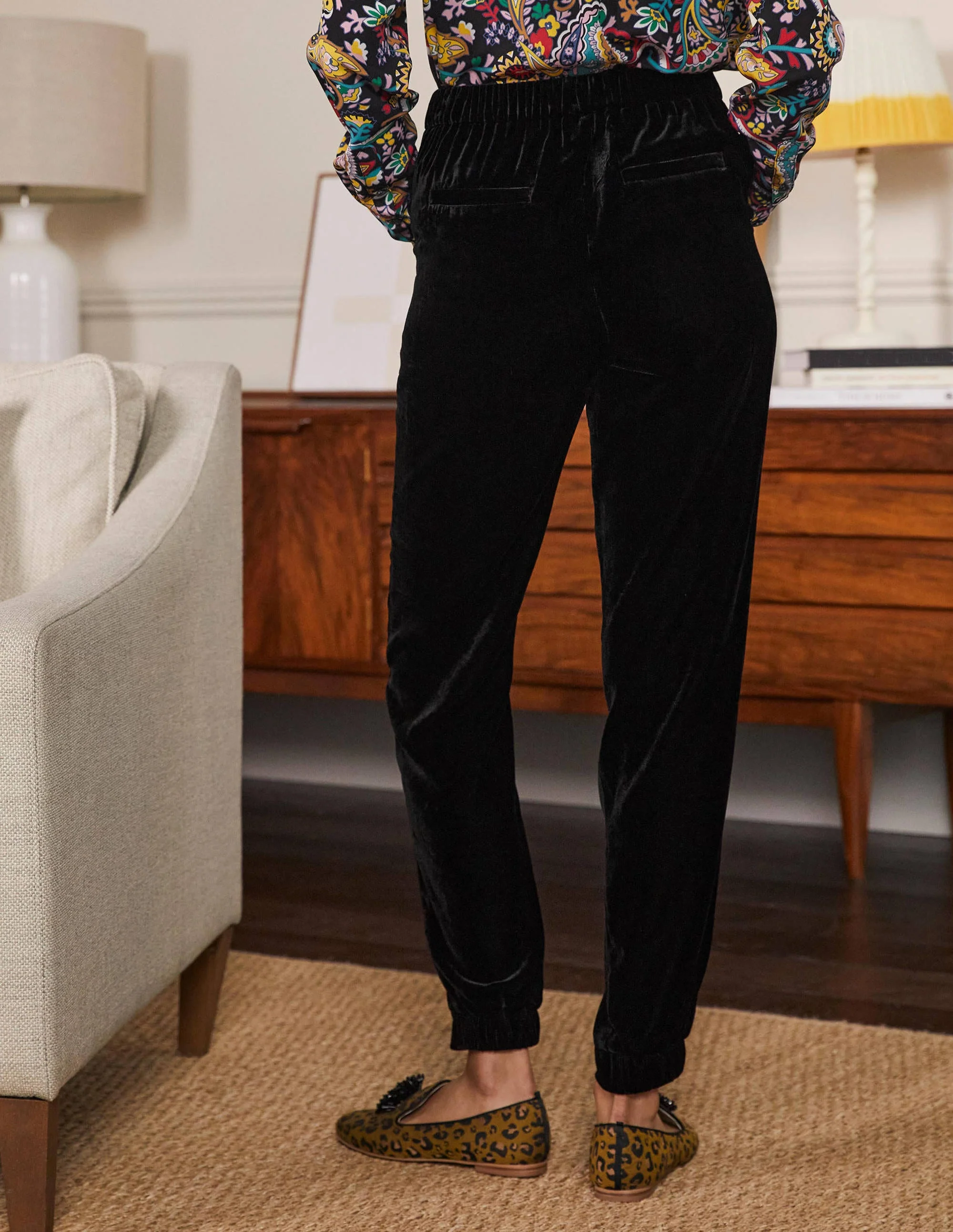 Samthose mit Bündchen-Schwarz - Image 3