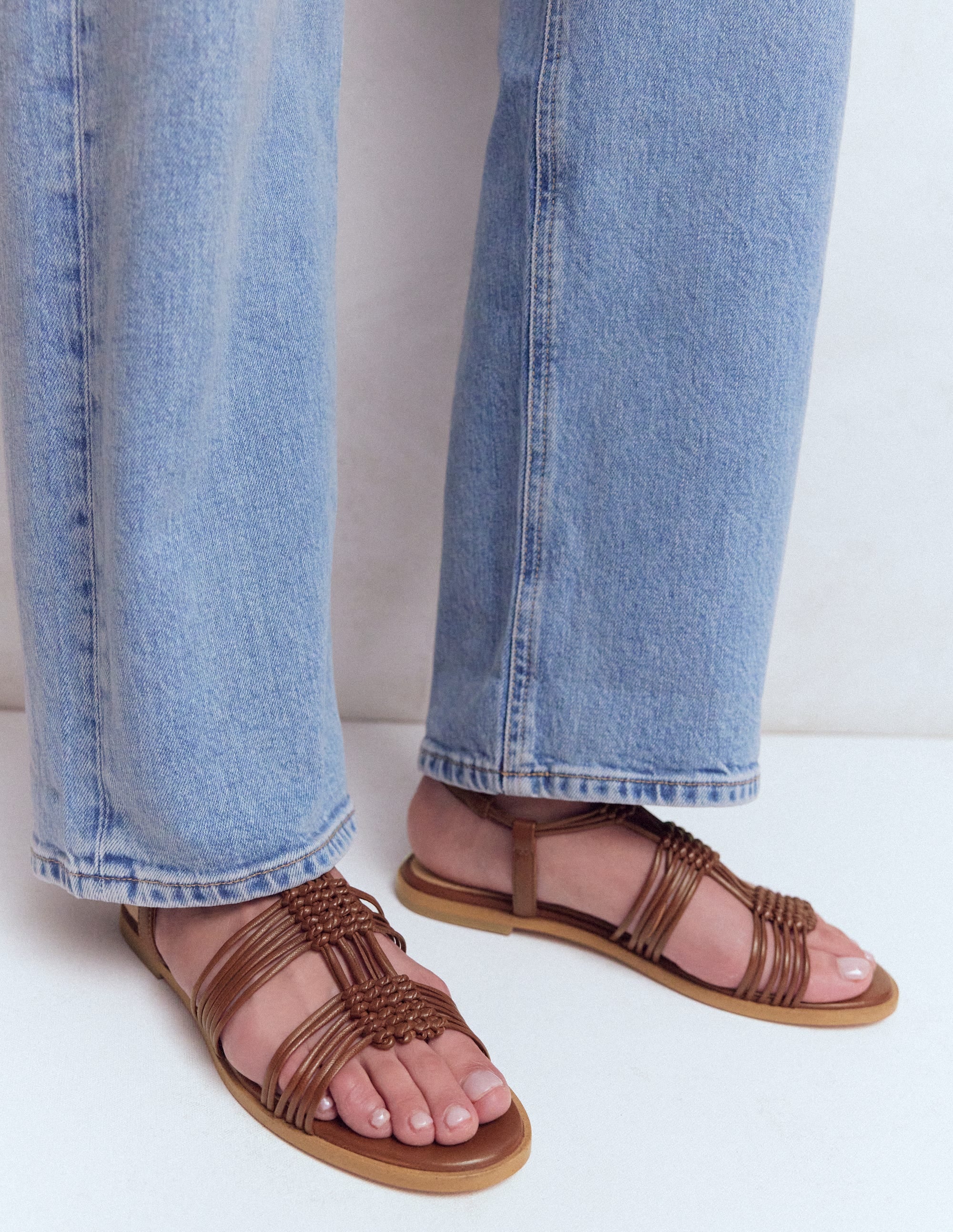 Sandalen mit Knoten und mehreren Riemen-Hellbraun - Image 2