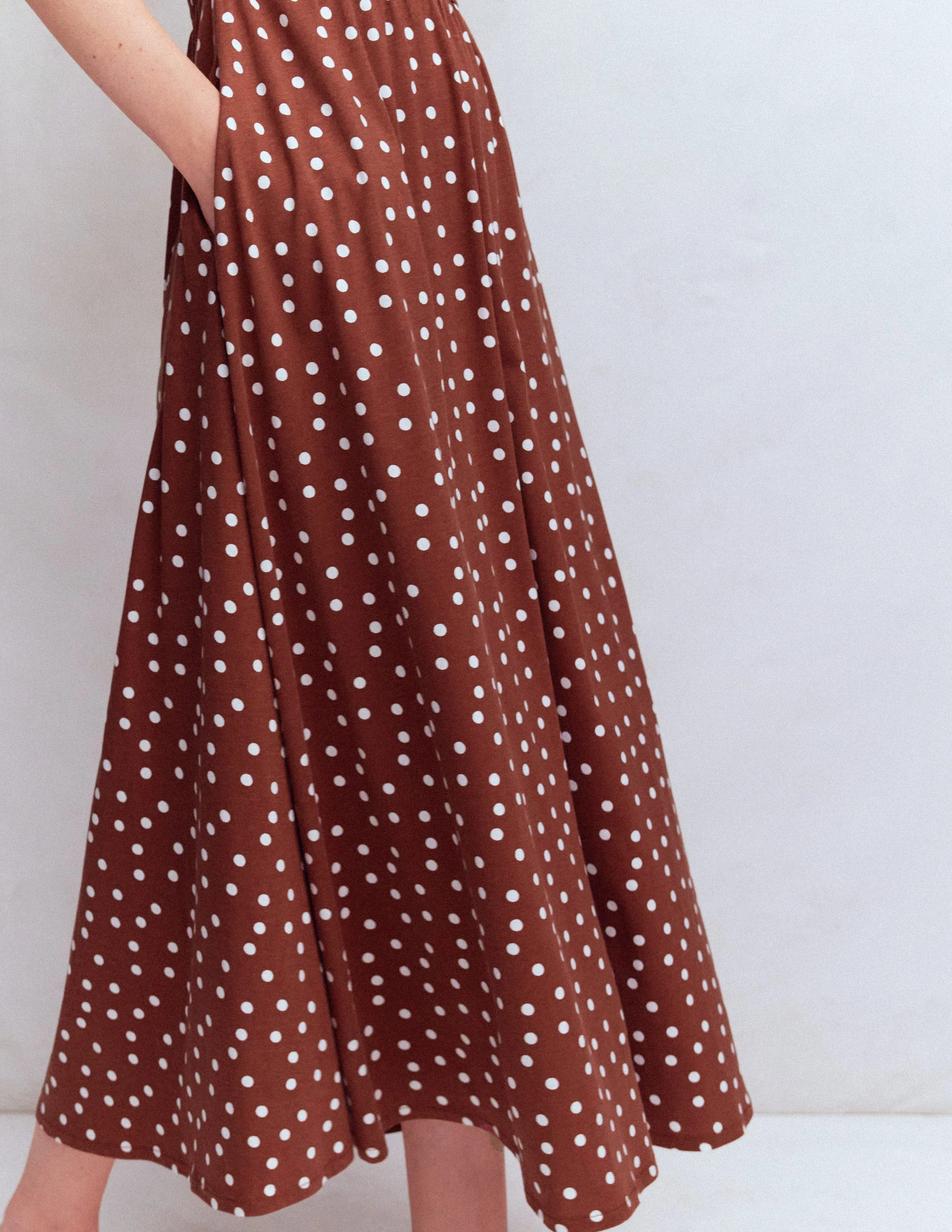 Saoirse Gesmoktes Jerseykleid-Rostbraun, Gemalte Tupfen - Image 5