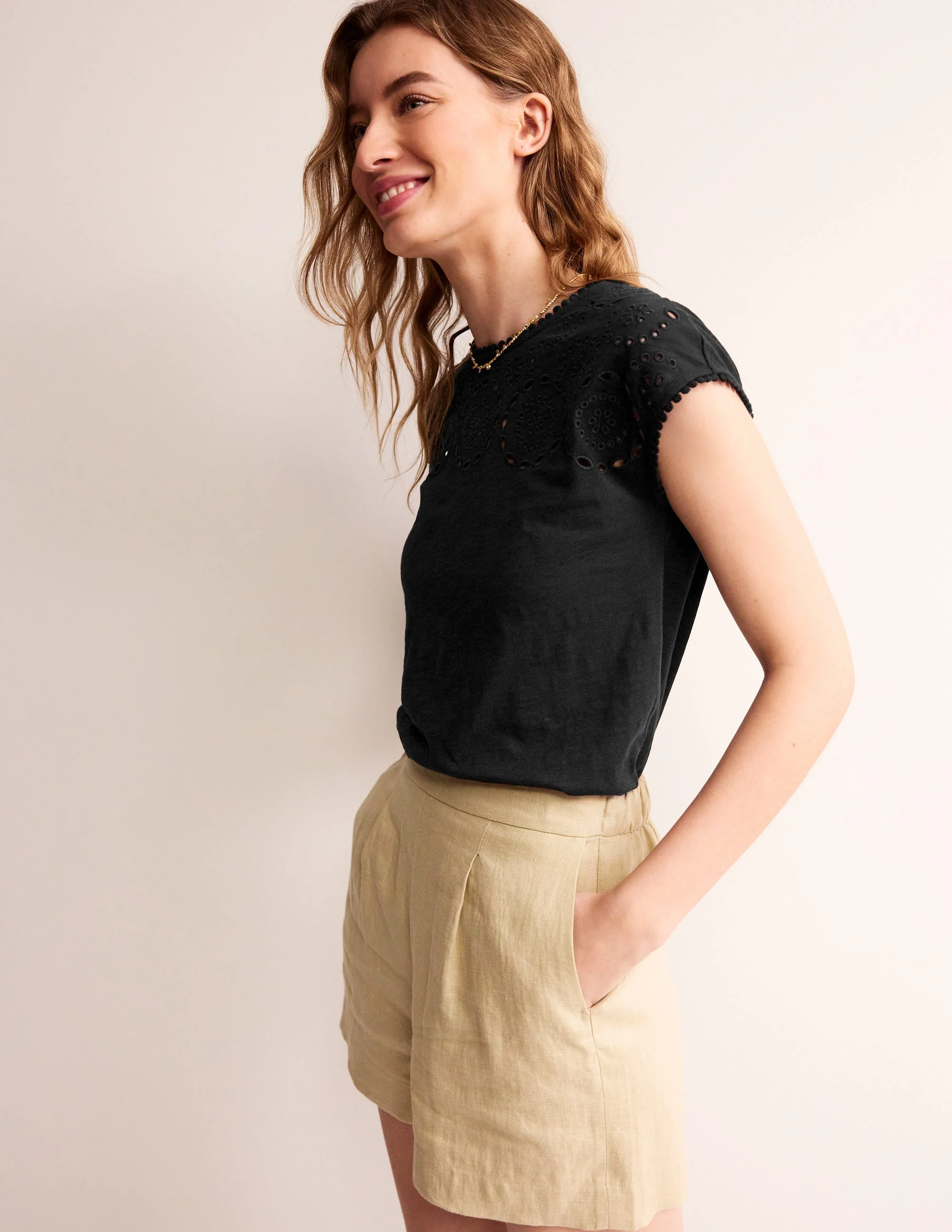 Sasha T-Shirt mit Stickerei-Schwarz - Image 4