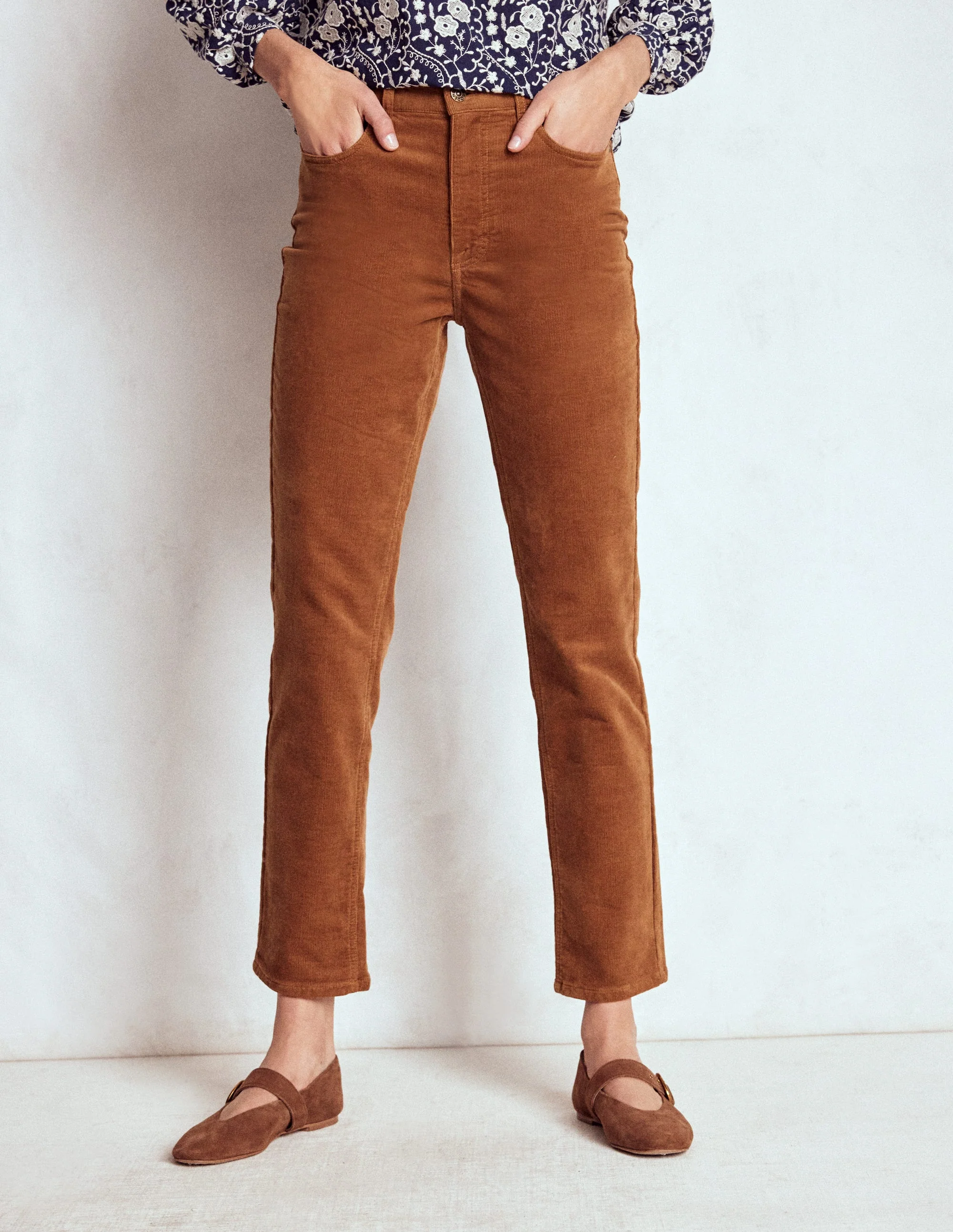 Schmal geschnittene Cord-Jeans mit hohem Bund-Ingwer - Image 4