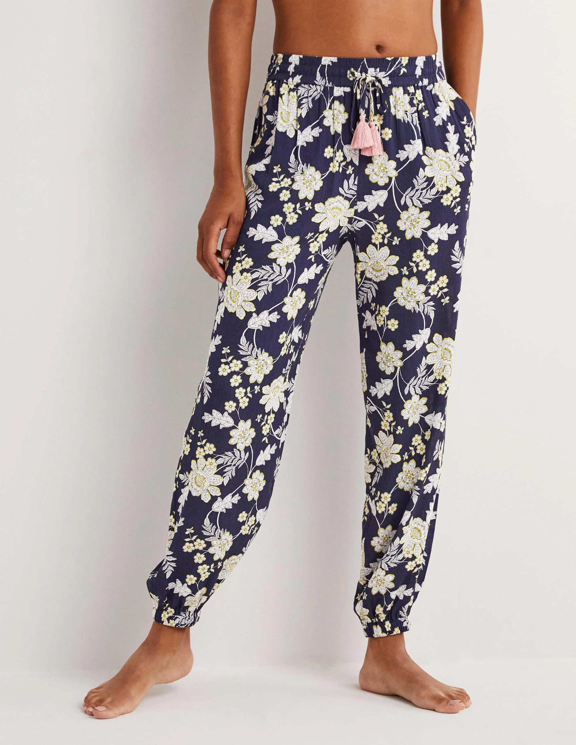 Schmal zulaufende Crinkle-Hose-Französisches Navy, Chintz-Blumen - Image 4