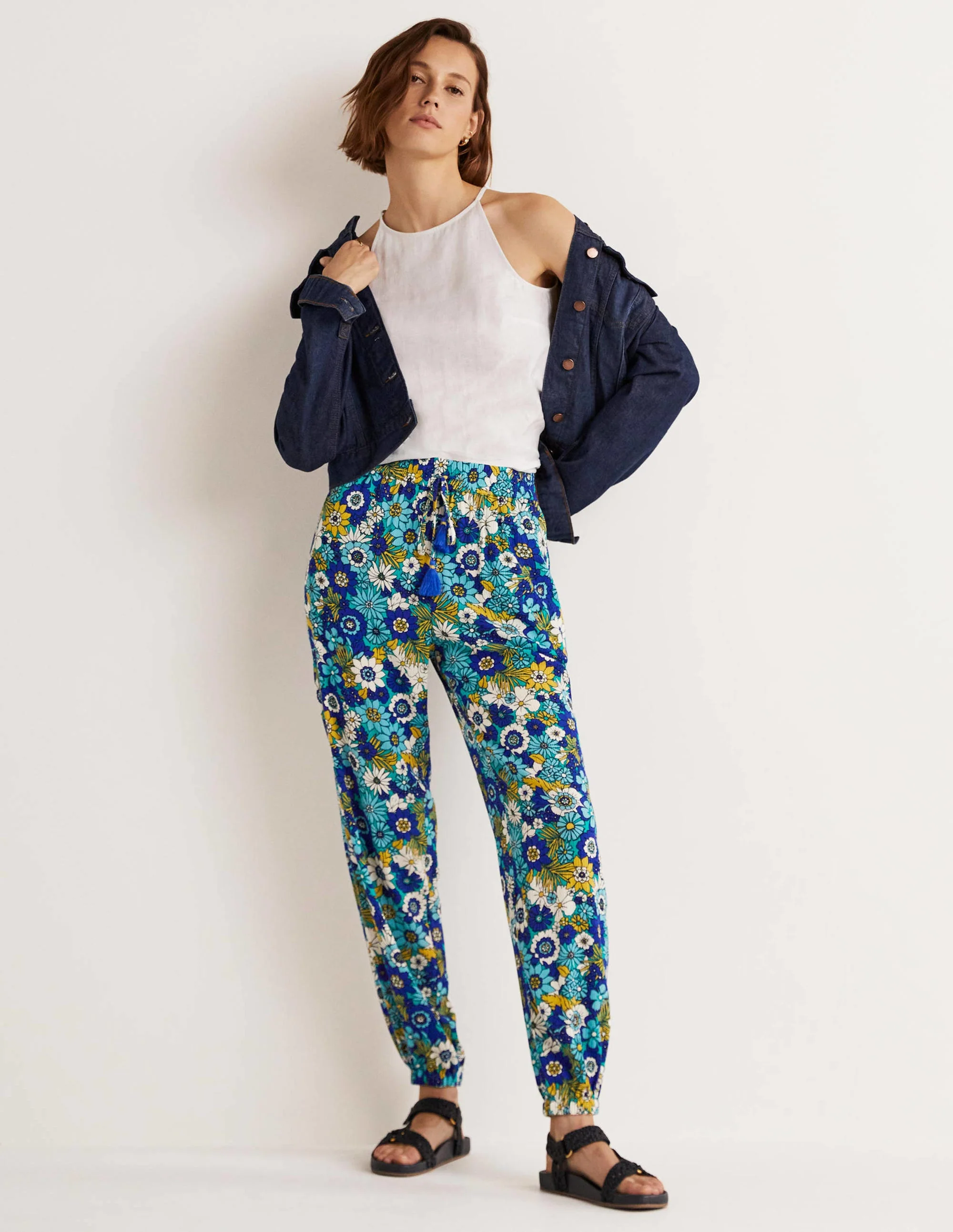 Schmal zulaufende Crinkle-Hose-Smaragdgrün, Blütengarten
