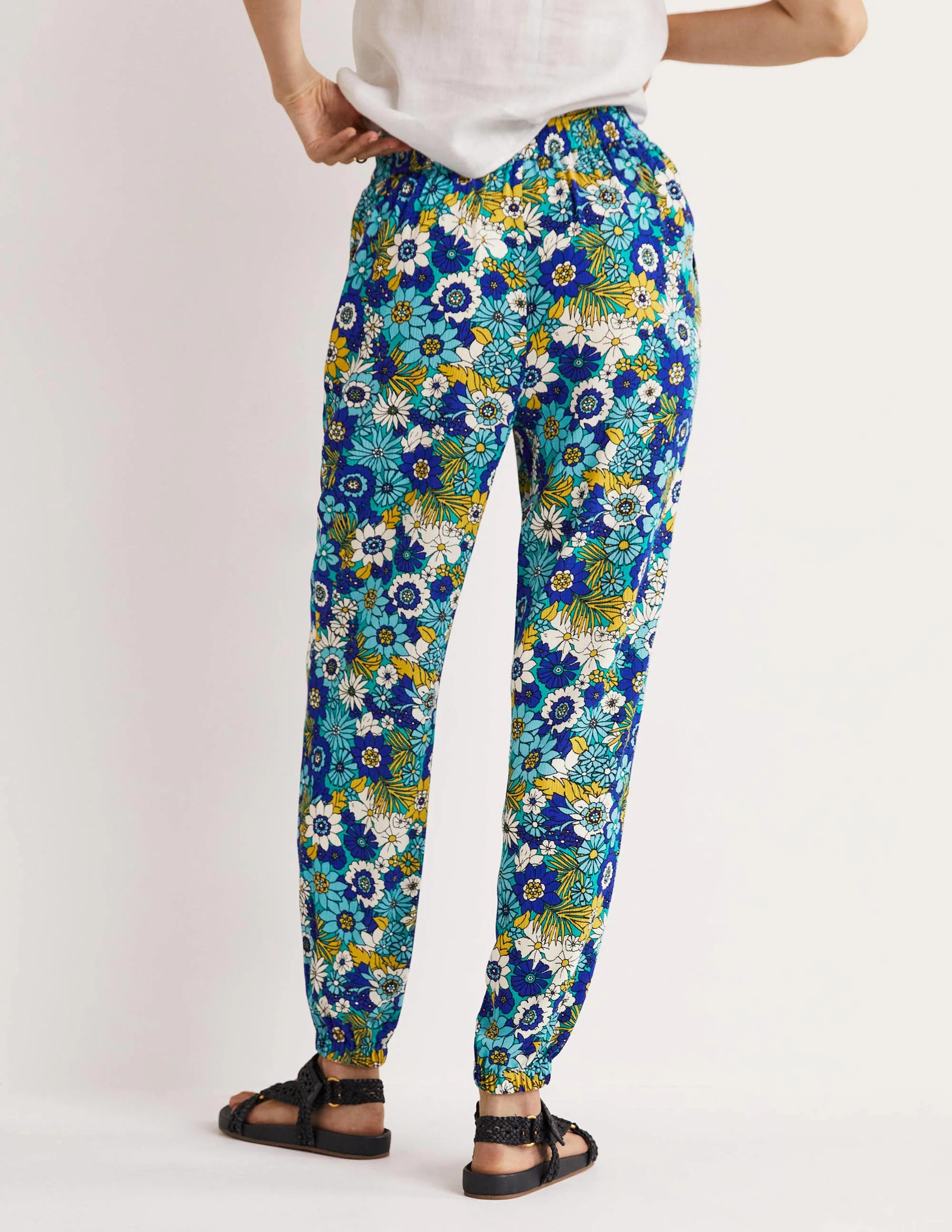 Schmal zulaufende Crinkle-Hose-Smaragdgrün, Blütengarten - Image 6