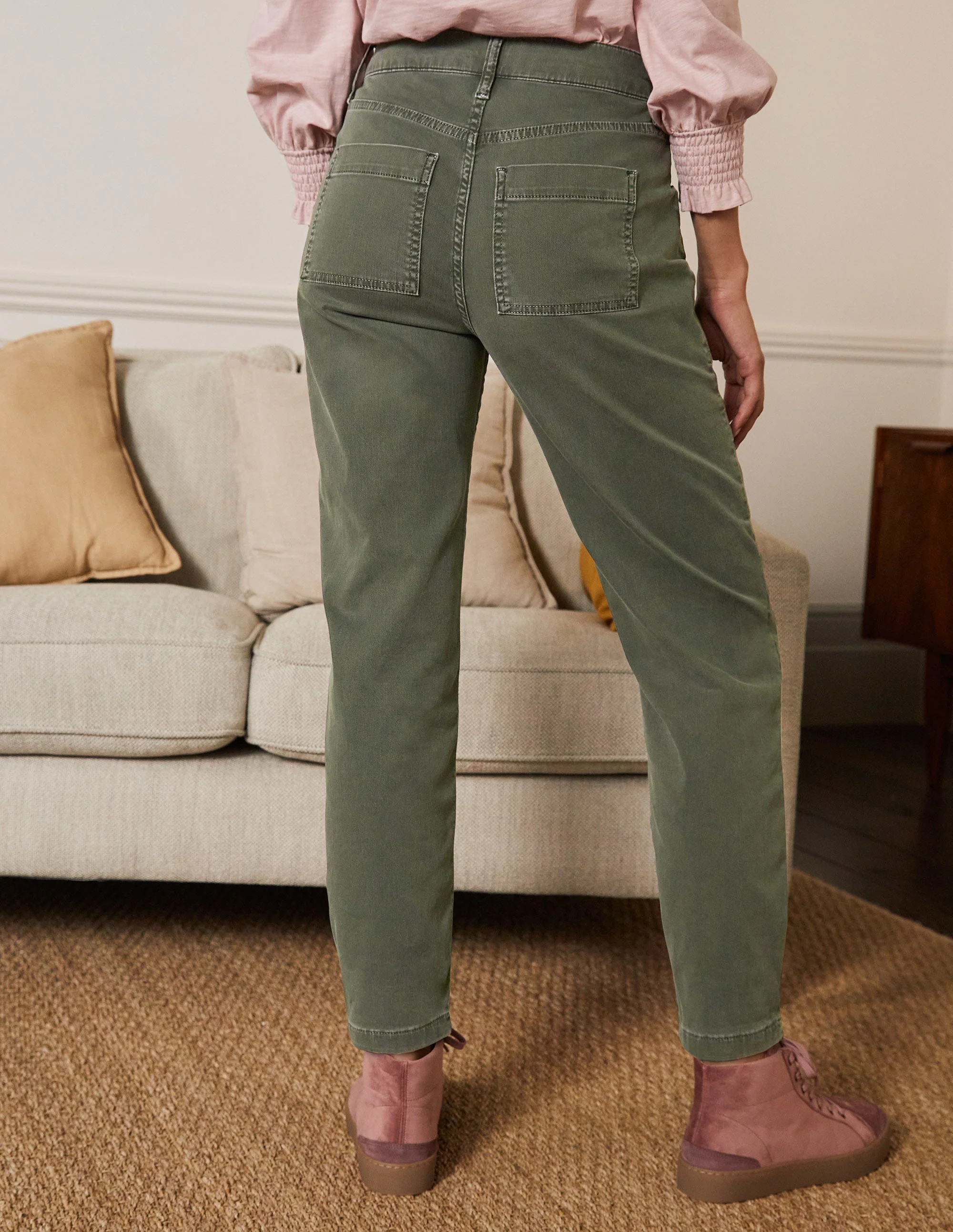 Schmal zulaufende Jeans mit aufgesetzten Taschen-Sumpfgrün - Image 3