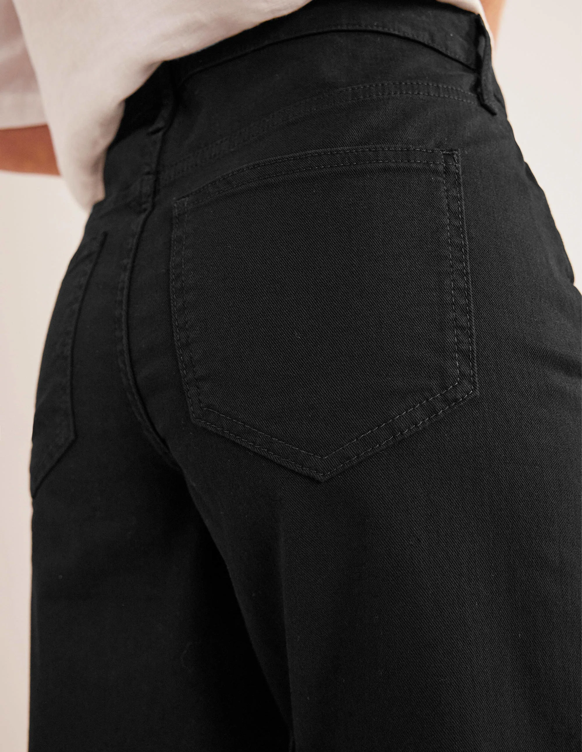 Schmal zulaufende Jeans mit mittelhoher Taille-Schwarz - Image 2