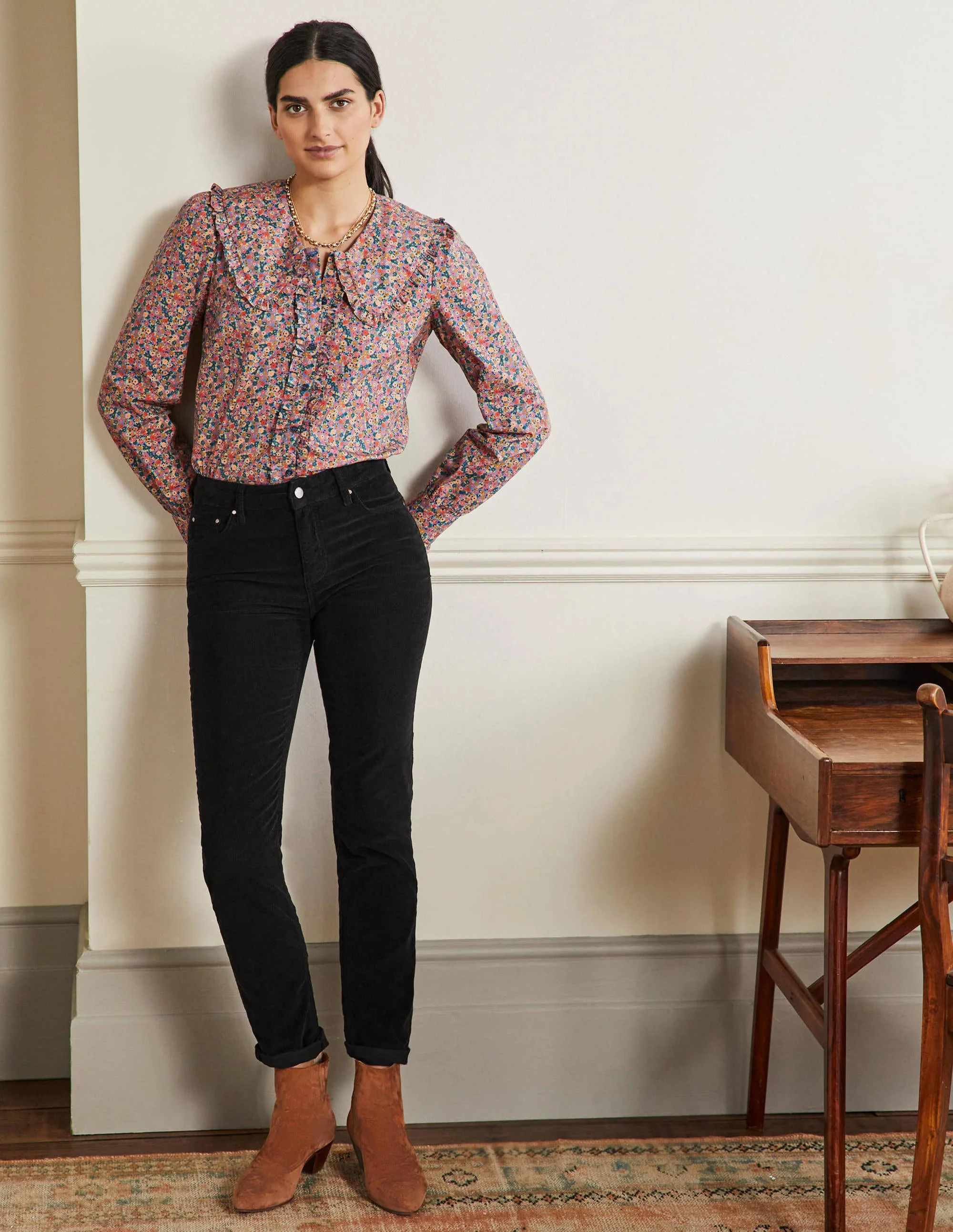Schmale Cord-Jeans mit geradem Bein-Schwarz