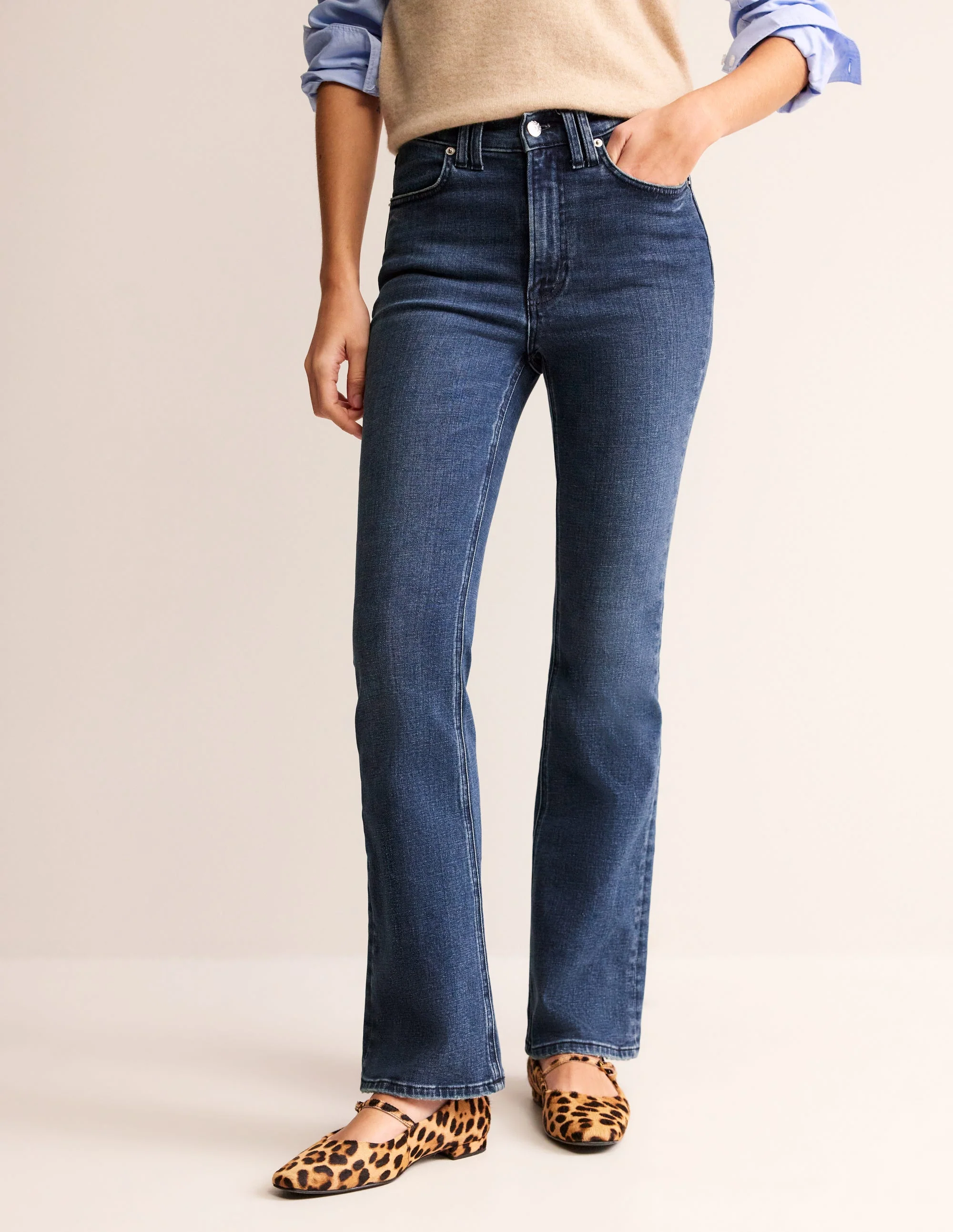 Schmale Jeans mit mittelhohem Bund und leichtem Schlag-Medium Vintage - Image 4