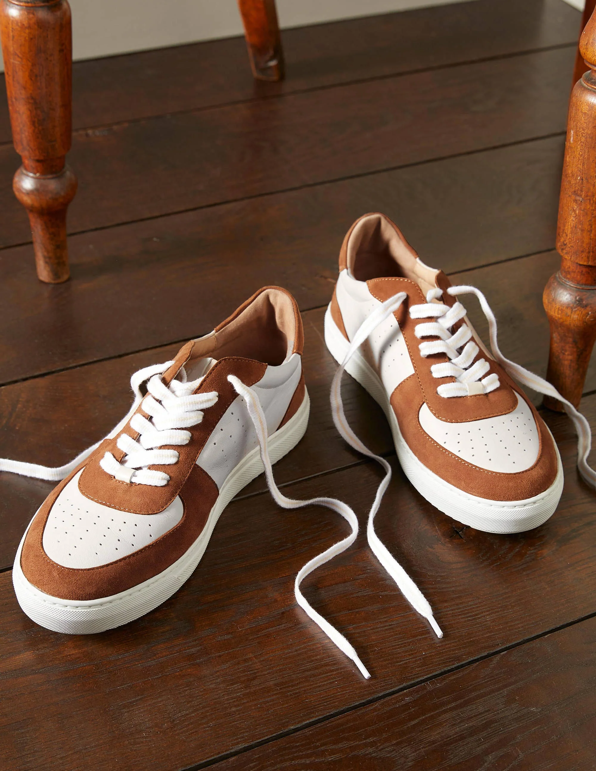 Schnürturnschuhe aus Leder-Hellbraun