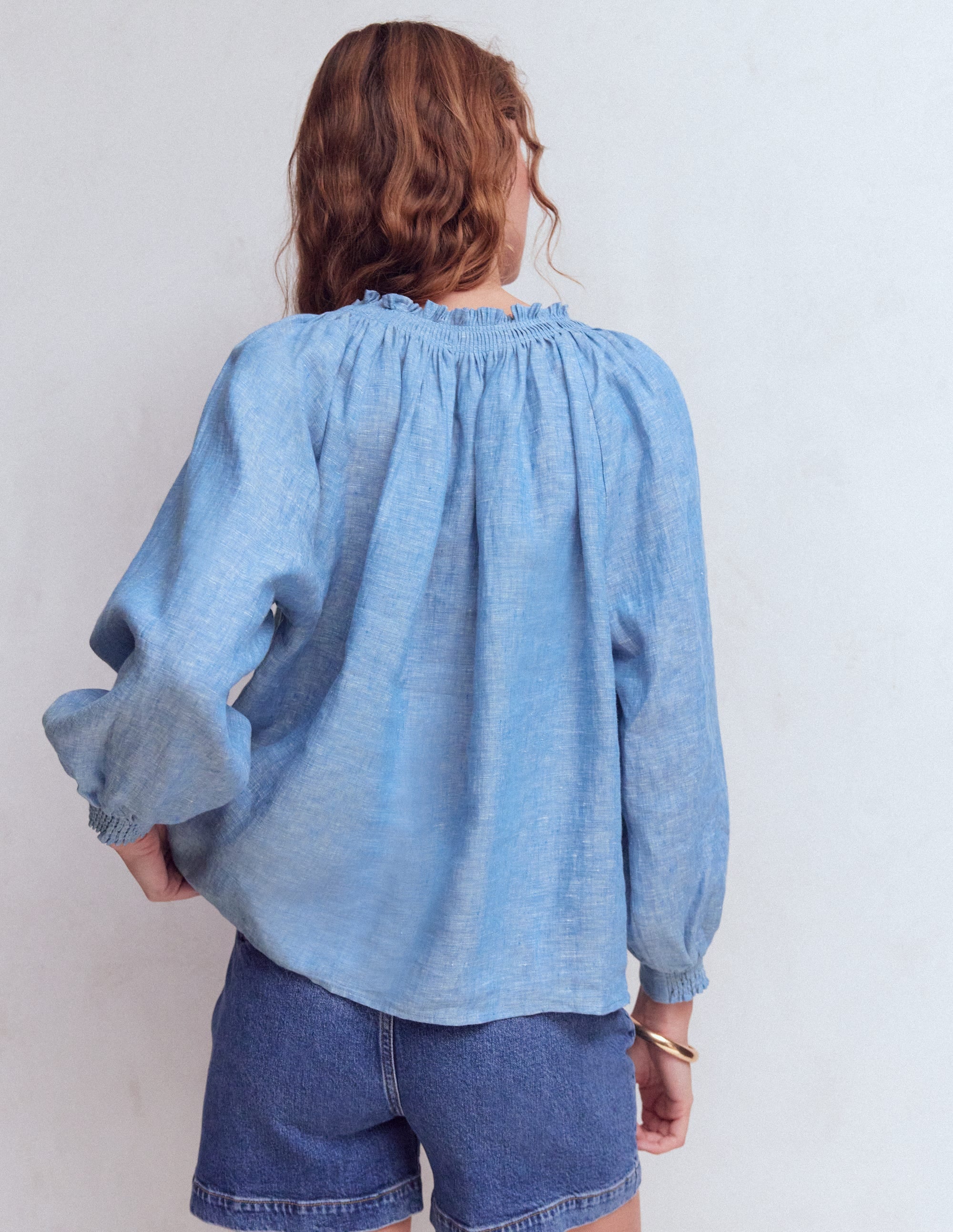 Serena Leinenoberteil mit Faltendetail am Ausschnitt-Blauer Faux-Uni - Image 3