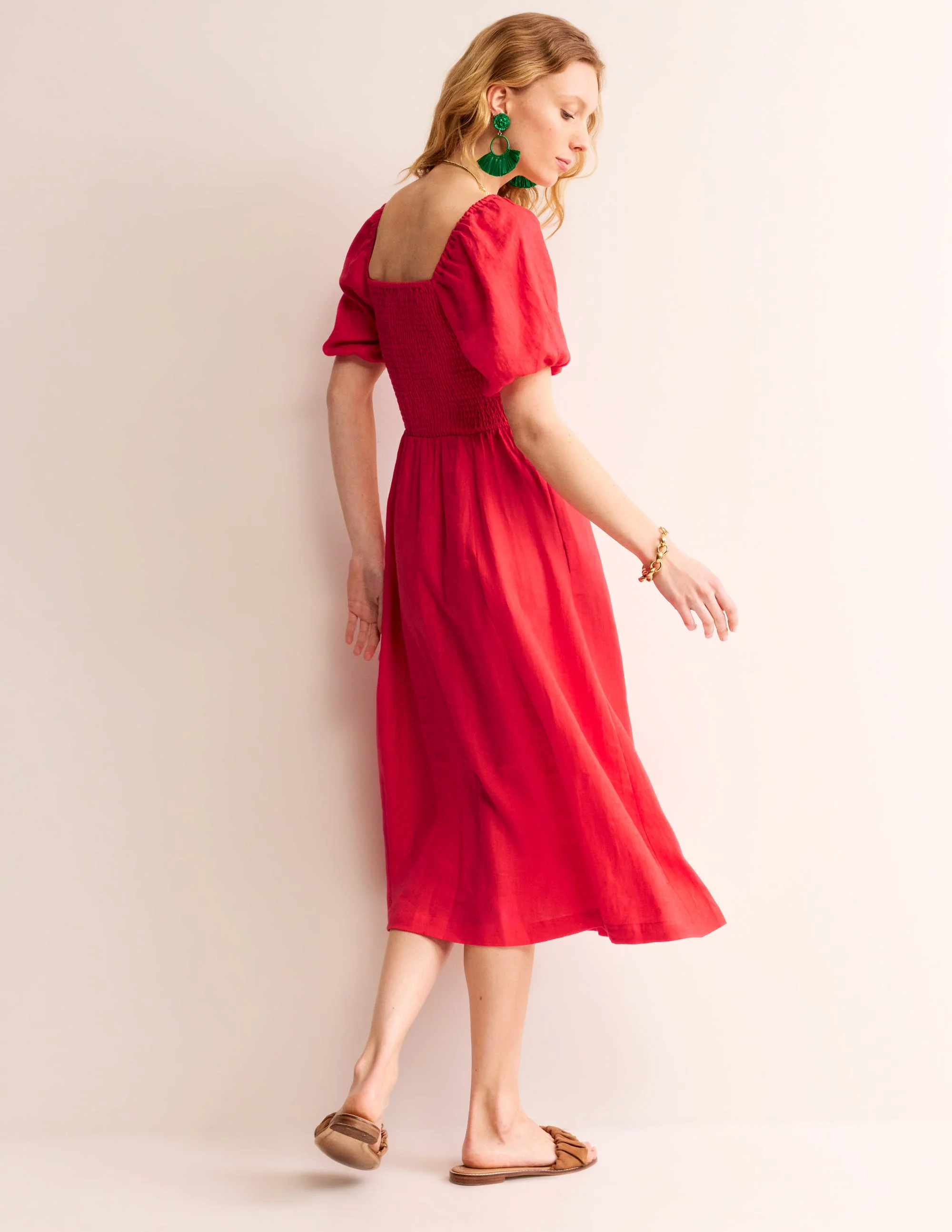 Sky Gesmoktes Midikleid aus Leinen-Hibiskus - Image 4