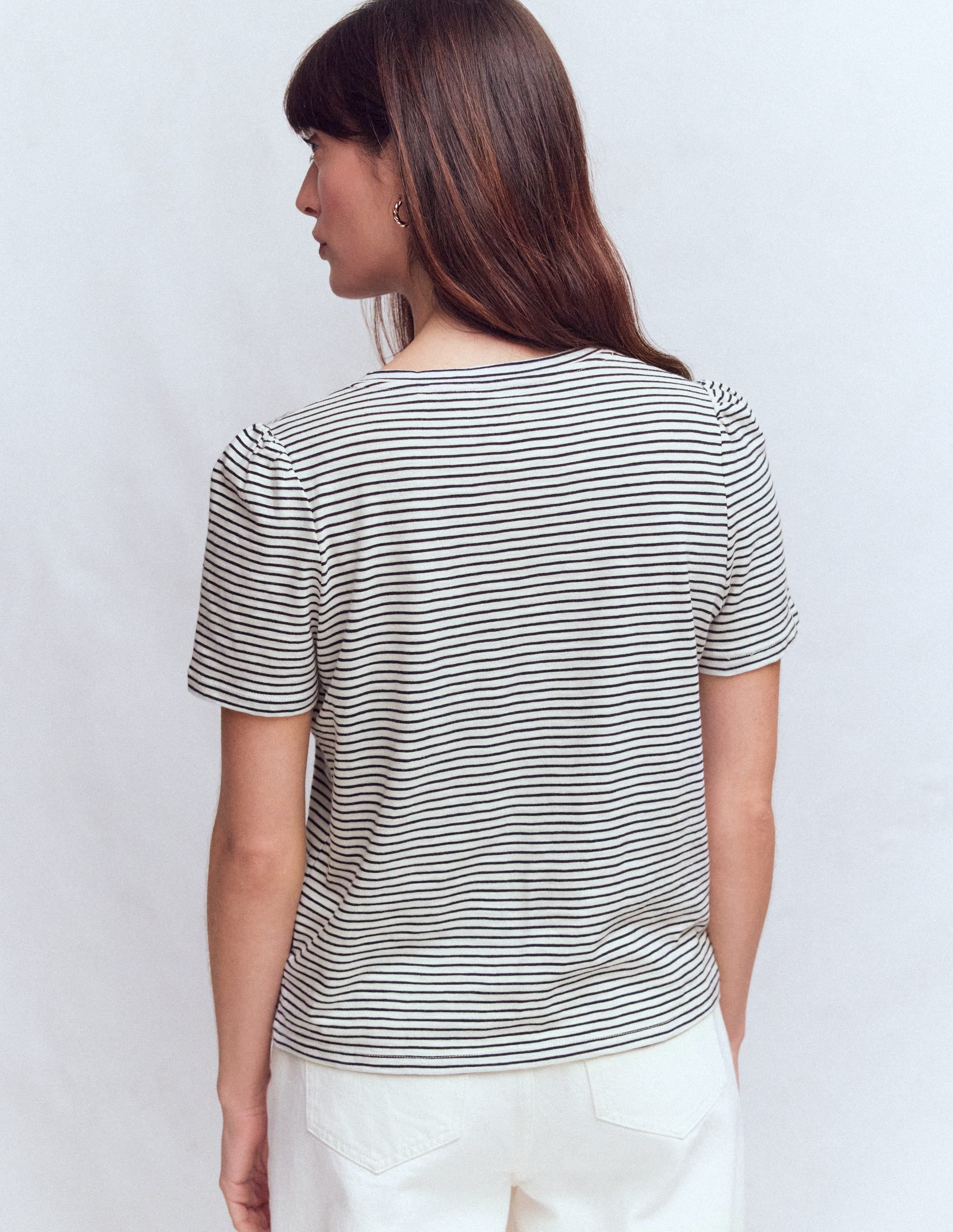 Sophie Flammgarn-T-Shirt mit V-Ausschnitt-Naturweiß/Navy, Gestreift - Image 3