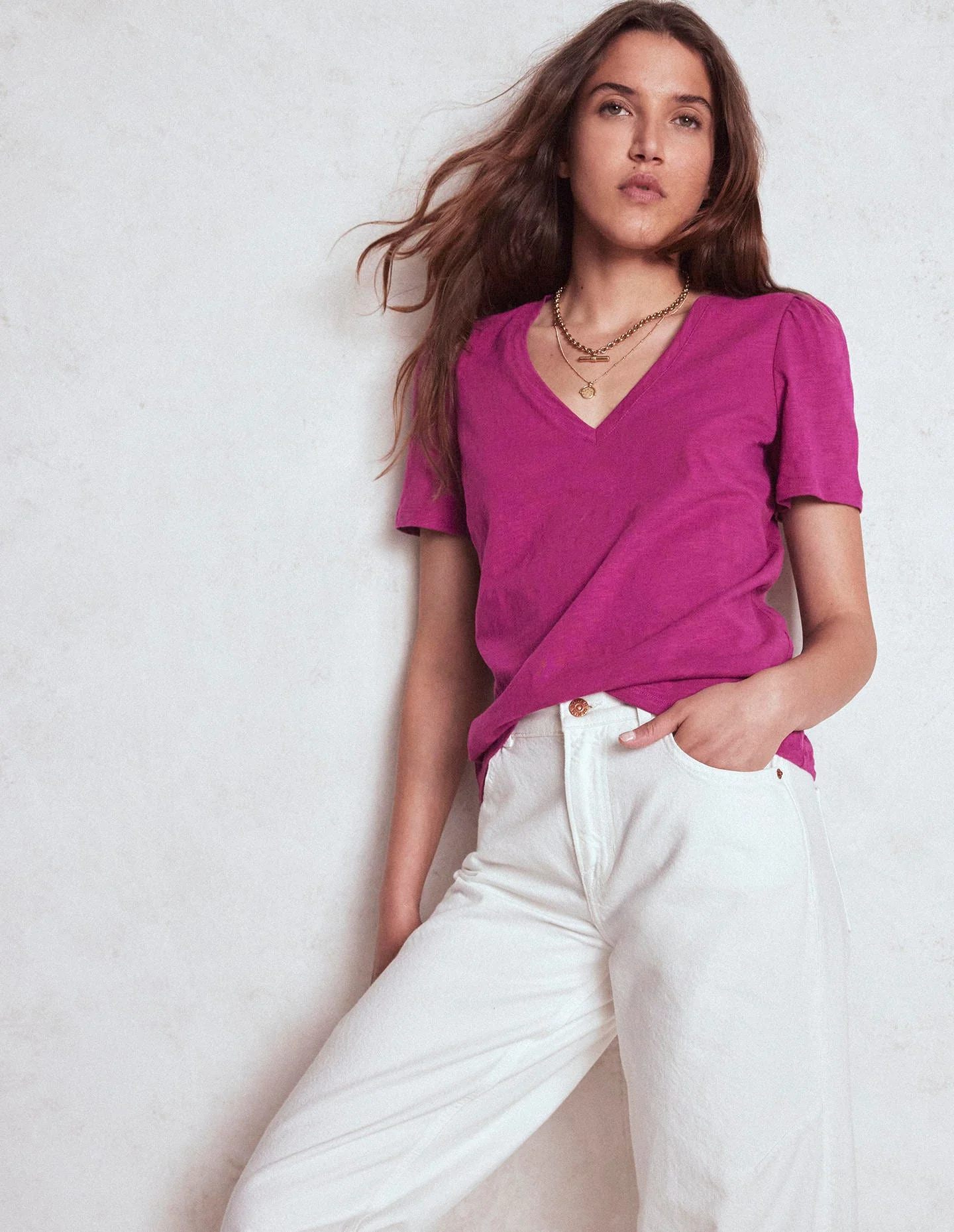 Sophie Flammgarn-T-Shirt mit V-Ausschnitt-Sattes Magenta