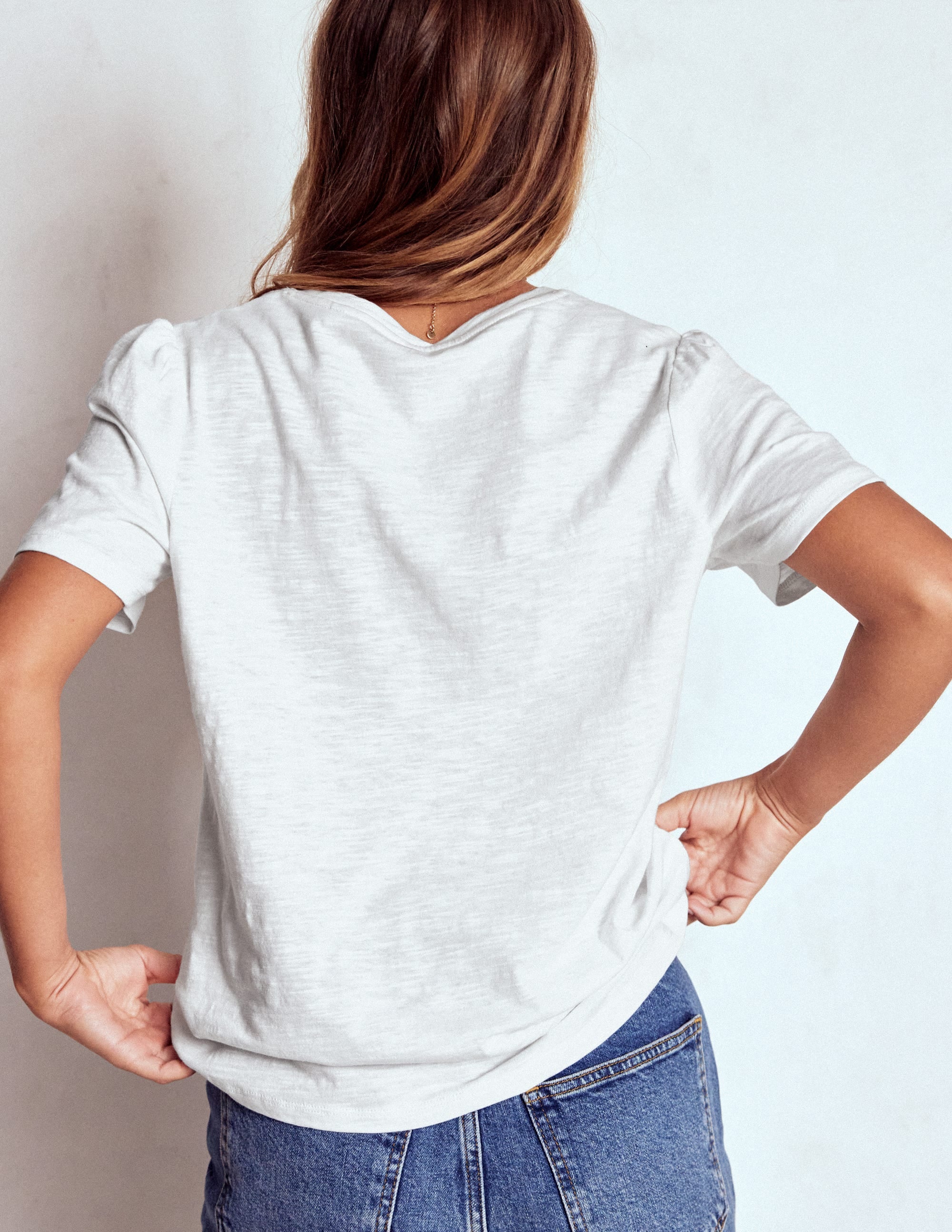 Sophie Flammgarn-T-Shirt mit V-Ausschnitt-Weiß - Image 3