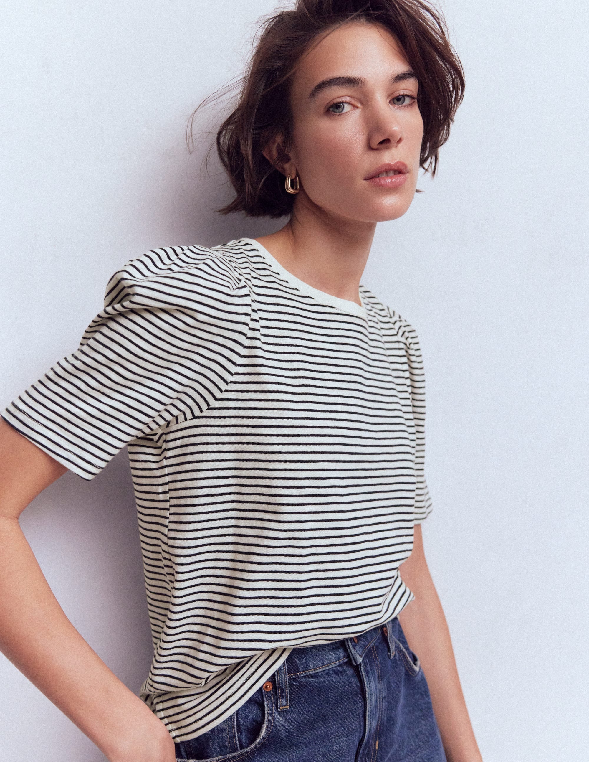 Sophie T-Shirt mit Puffärmeln-Marineblau und Naturweiß Gestreift - Image 2