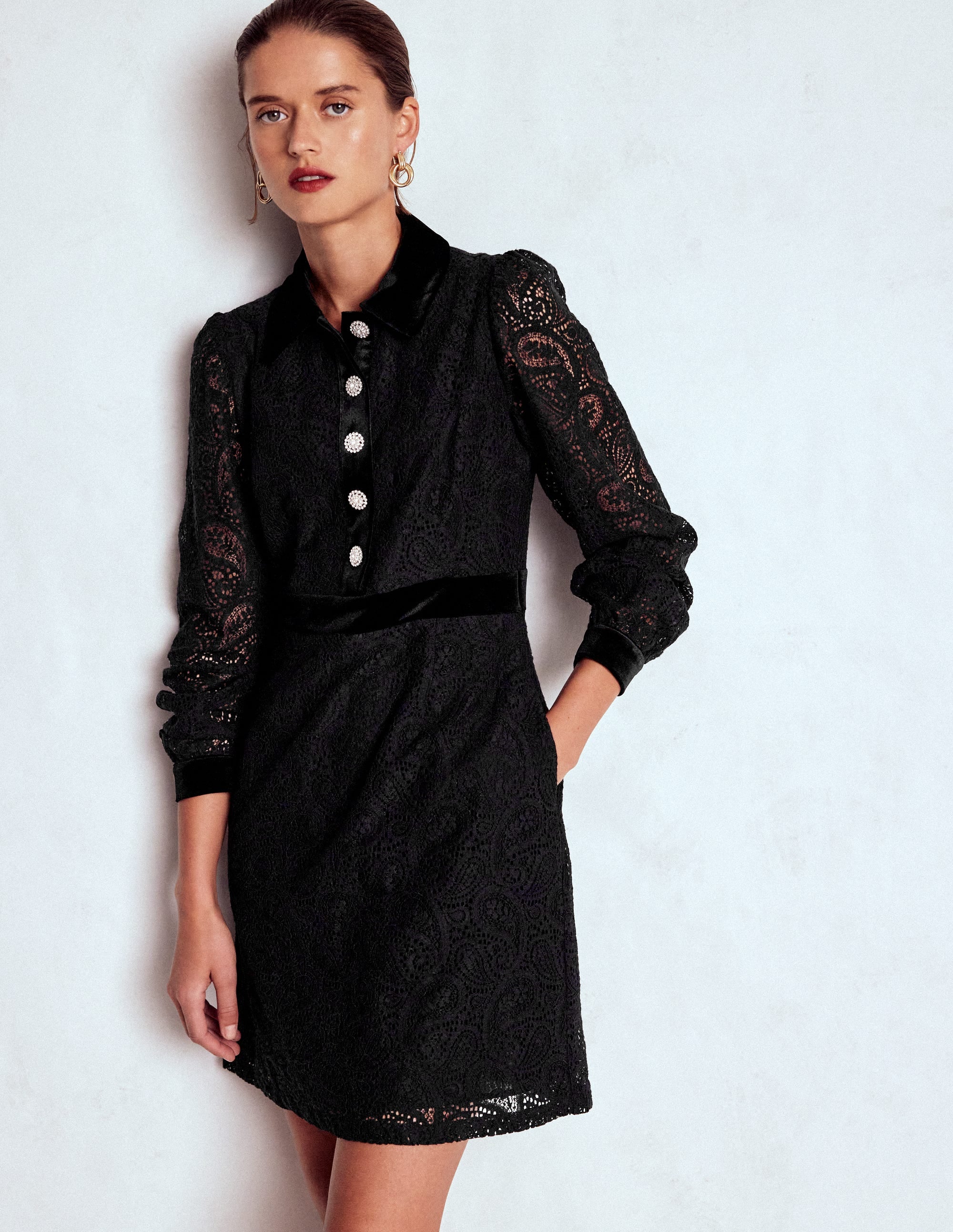 Spitzenkleid mit Knöpfen und Kragen-Schwarz