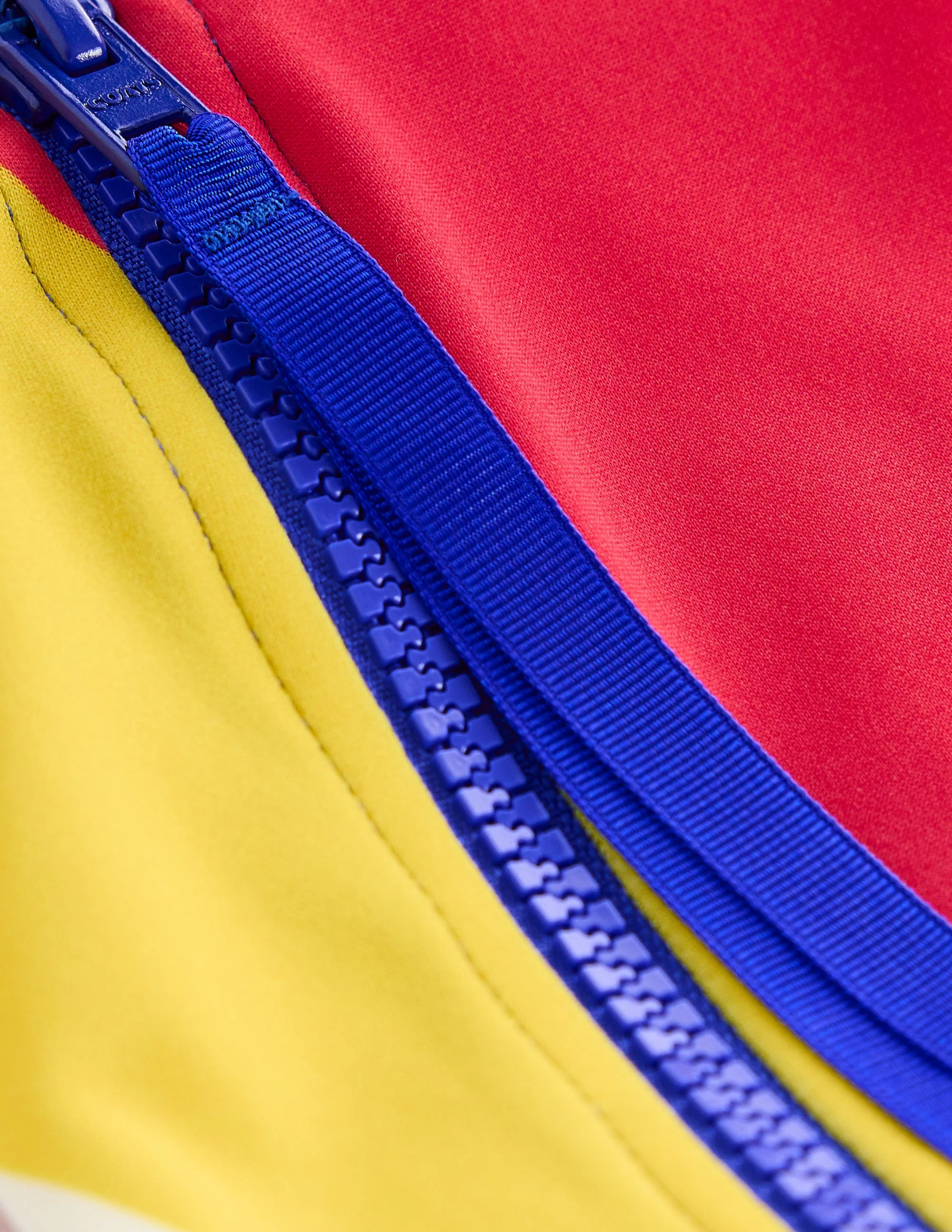 Sportlicher Badeanzug-Bunt, Regenbogendesign - Image 7
