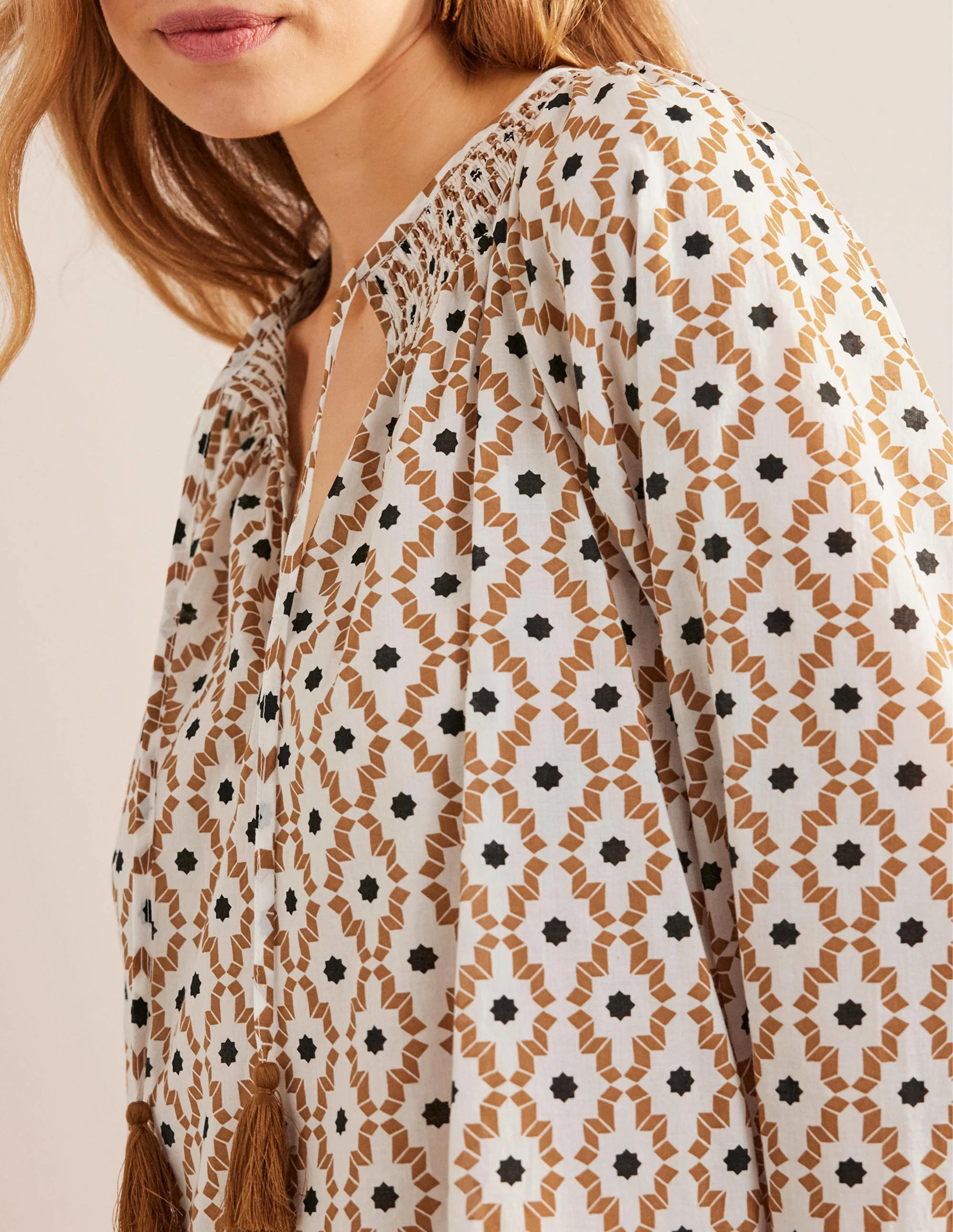 Strand-Kaftan mit Smok-Ausschnitt-Beige, Geometrisches Muster - Image 2