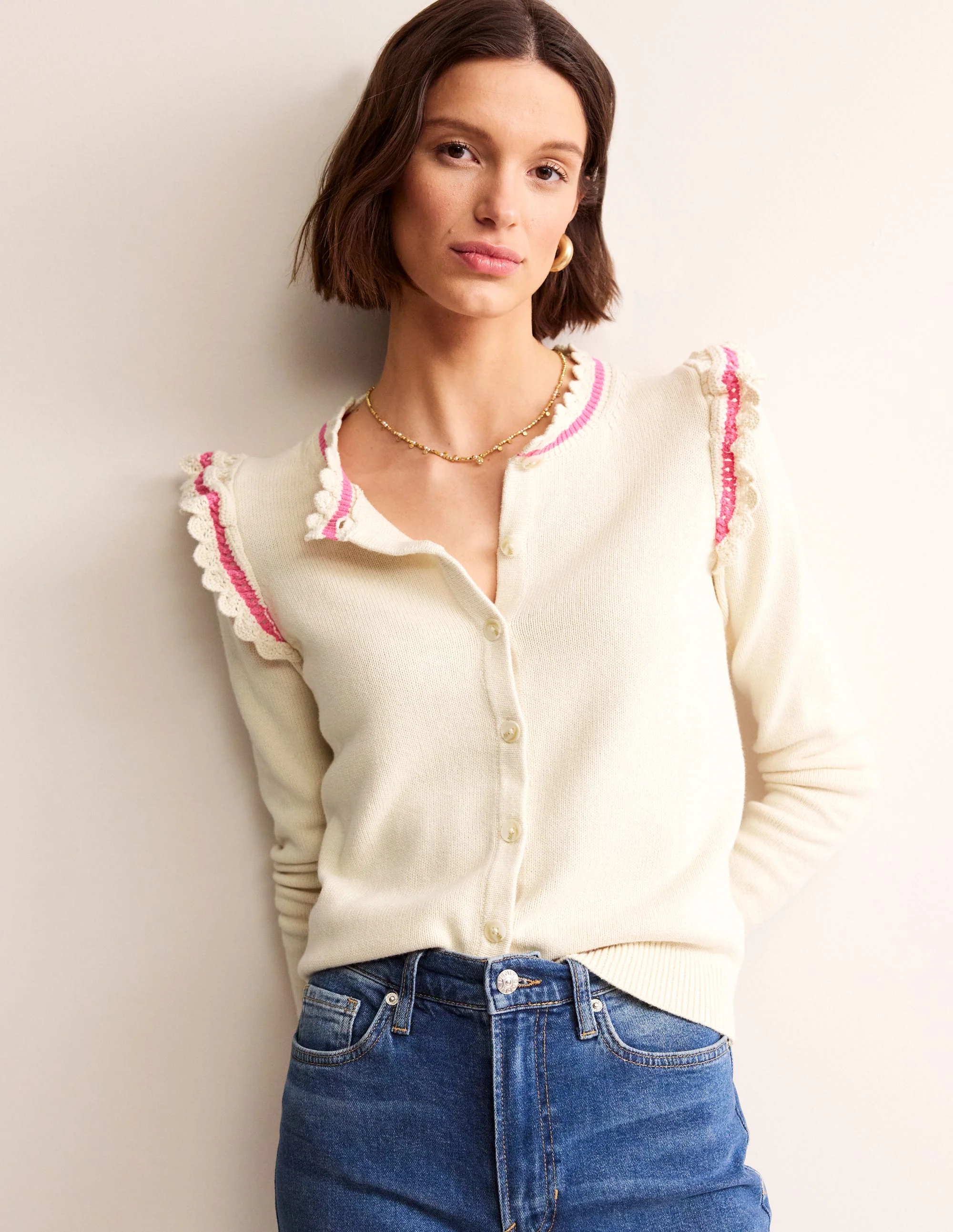 Strickjacke mit gehäkeltem Rüschendetail-Warmes Naturweiß