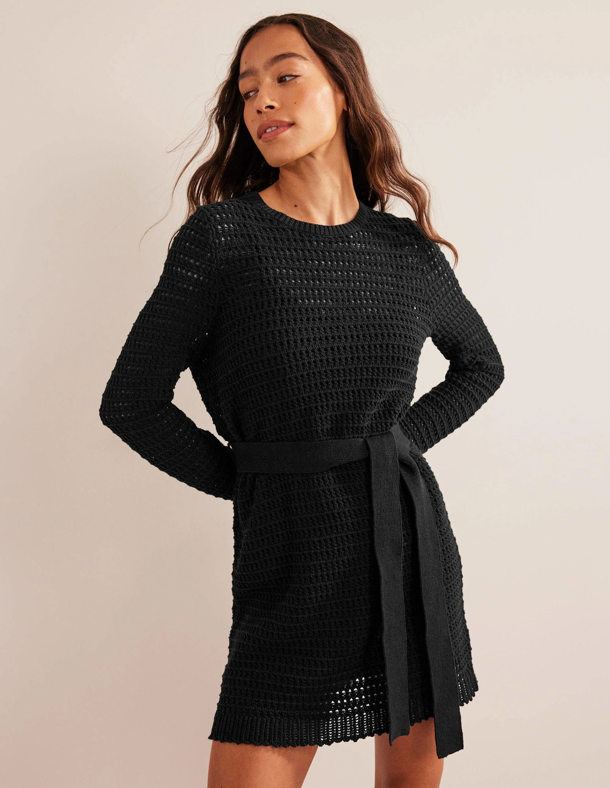 Strickkleid mit Häkeldetails-Schwarz