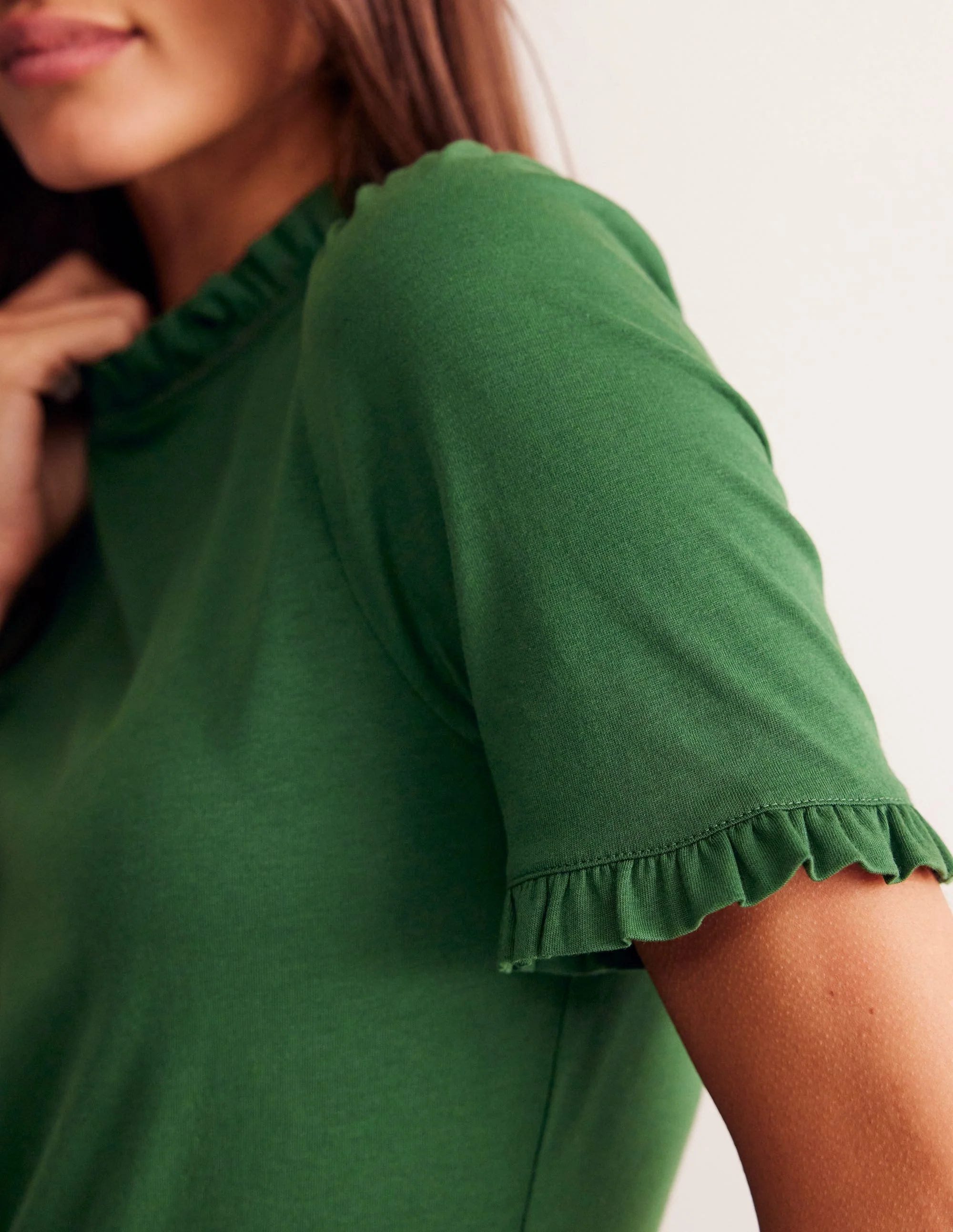 Superweiches T-Shirt mit Rüschendetail-Pinie - Image 2