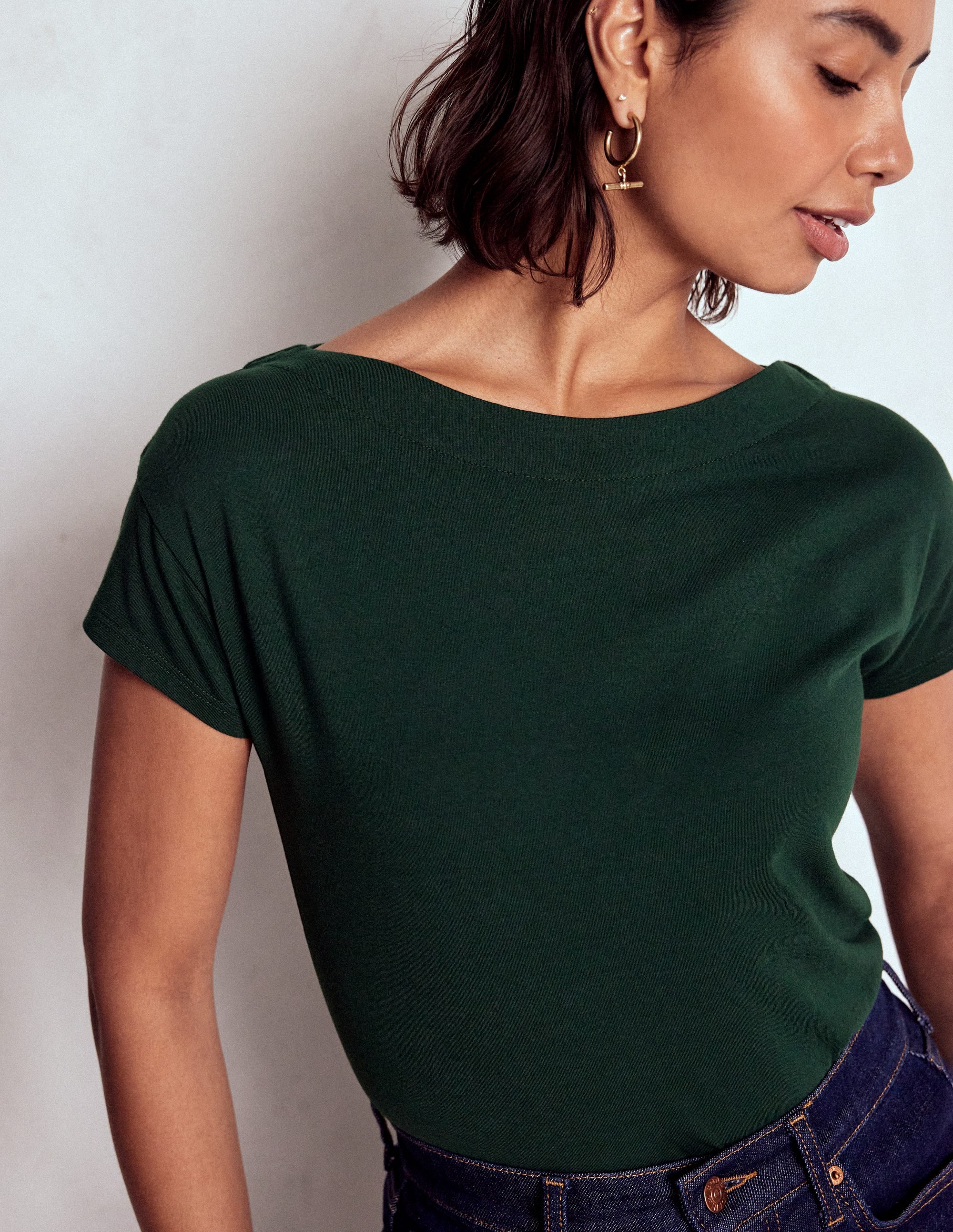 Superweiches T-Shirt mit U-Boot-Ausschnitt-Kiefergrün