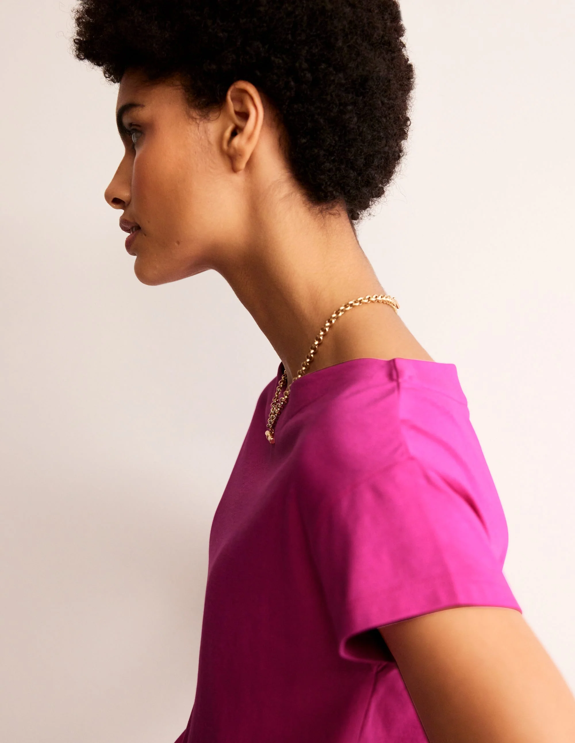 Superweiches T-Shirt mit U-Boot-Ausschnitt-Magenta