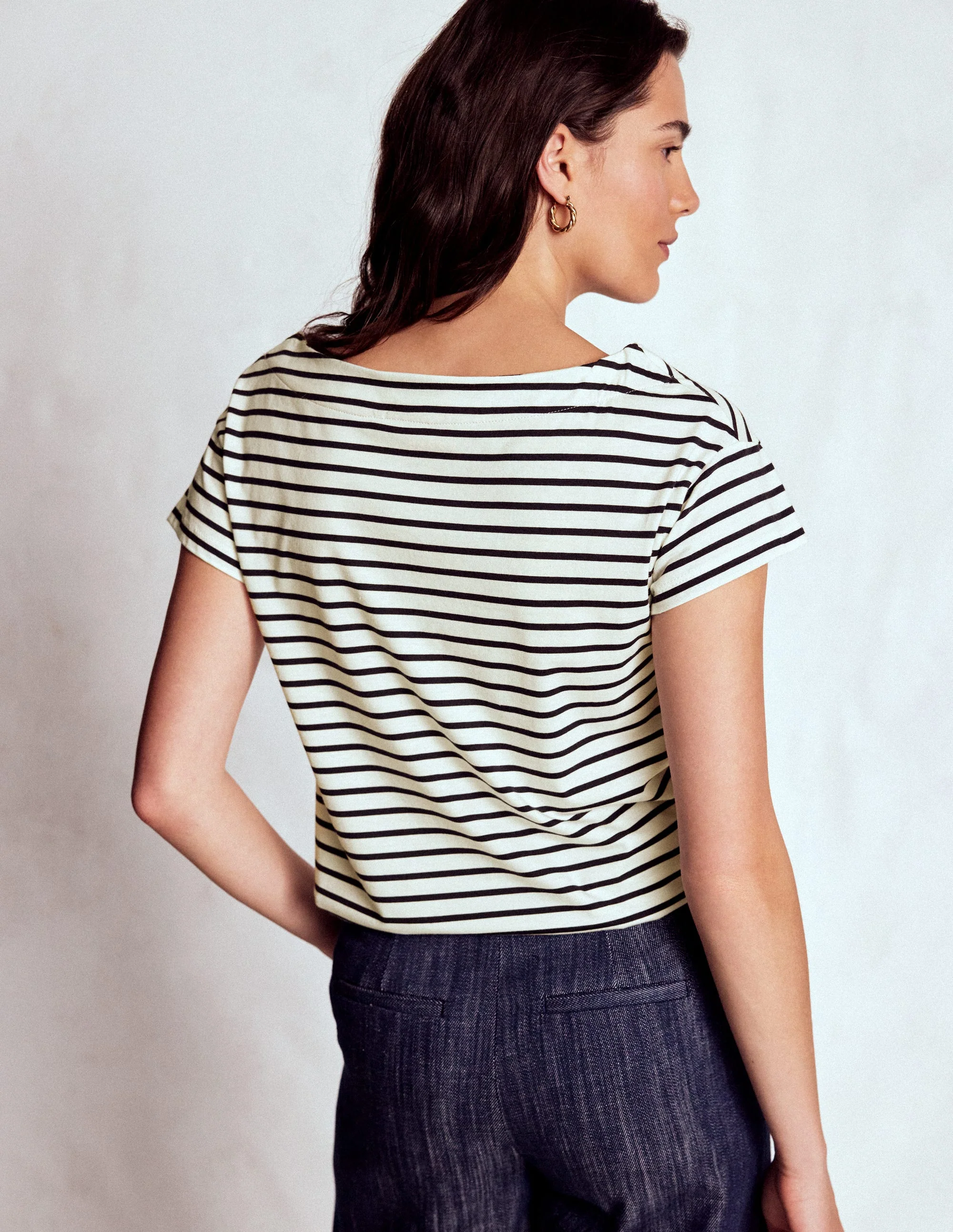 Superweiches T-Shirt mit U-Boot-Ausschnitt-Naturweiß/Navy, Gestreift - Image 3