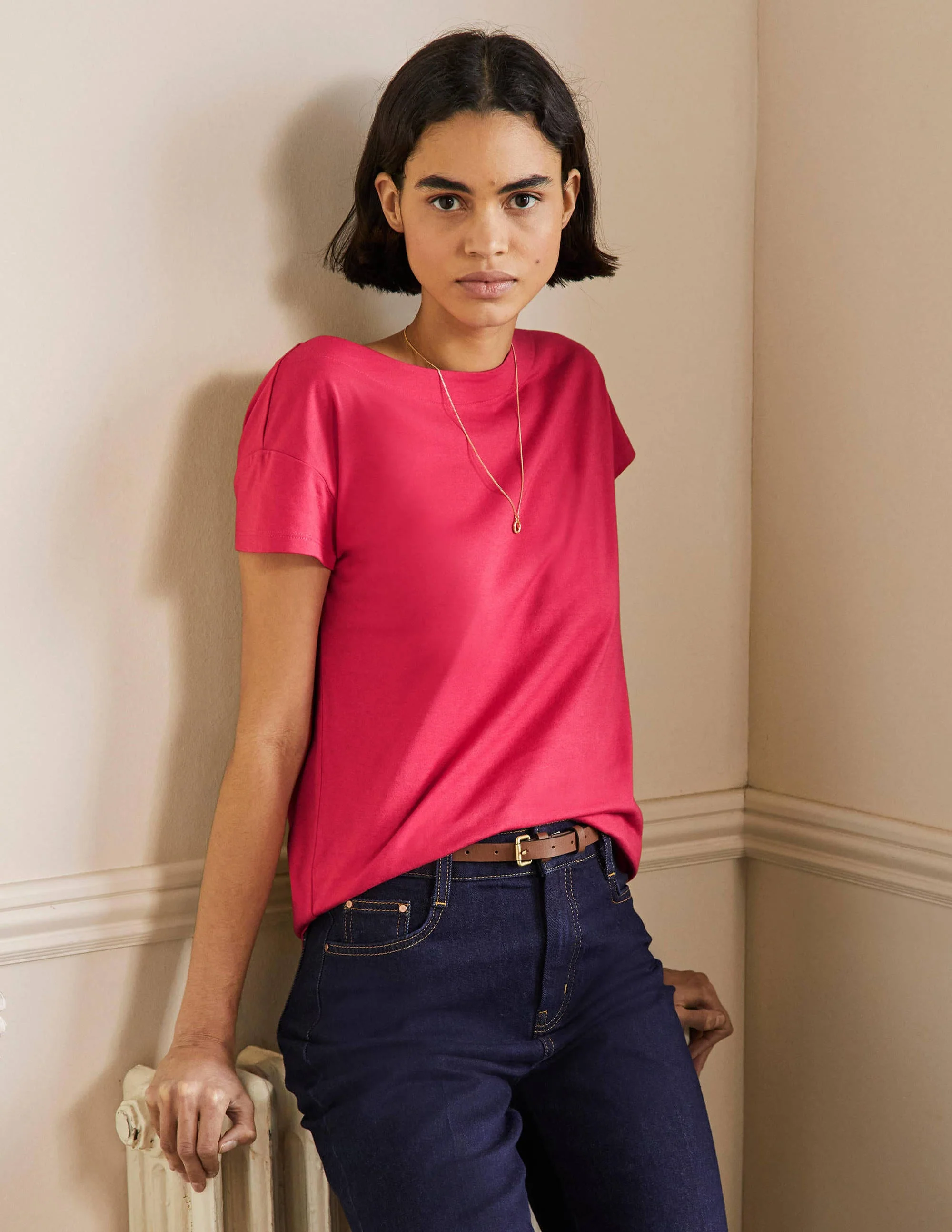 Superweiches T-Shirt mit U-Boot-Ausschnitt-Rettichrot