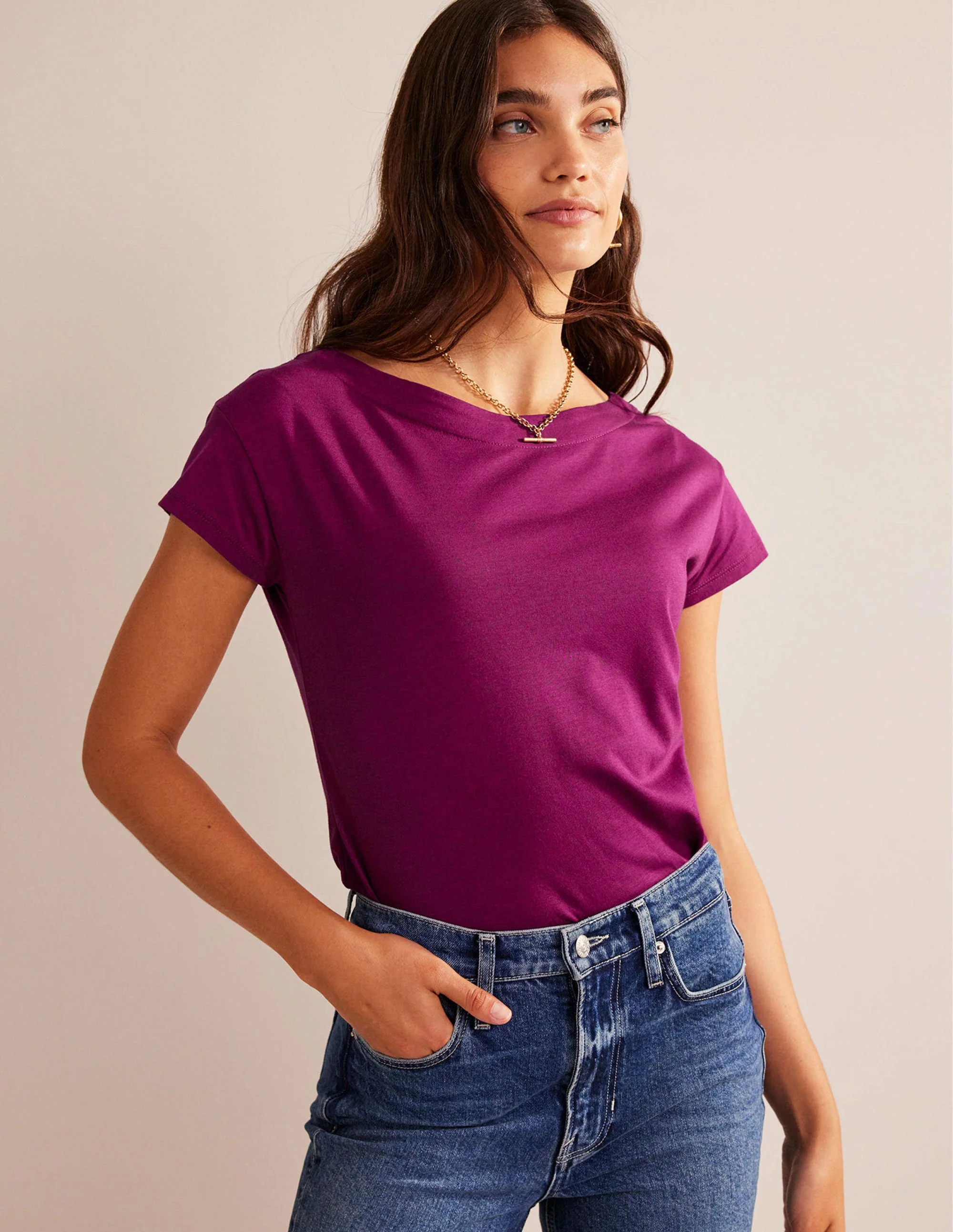 Superweiches T-Shirt mit U-Boot-Ausschnitt-Zwetschge Beere
