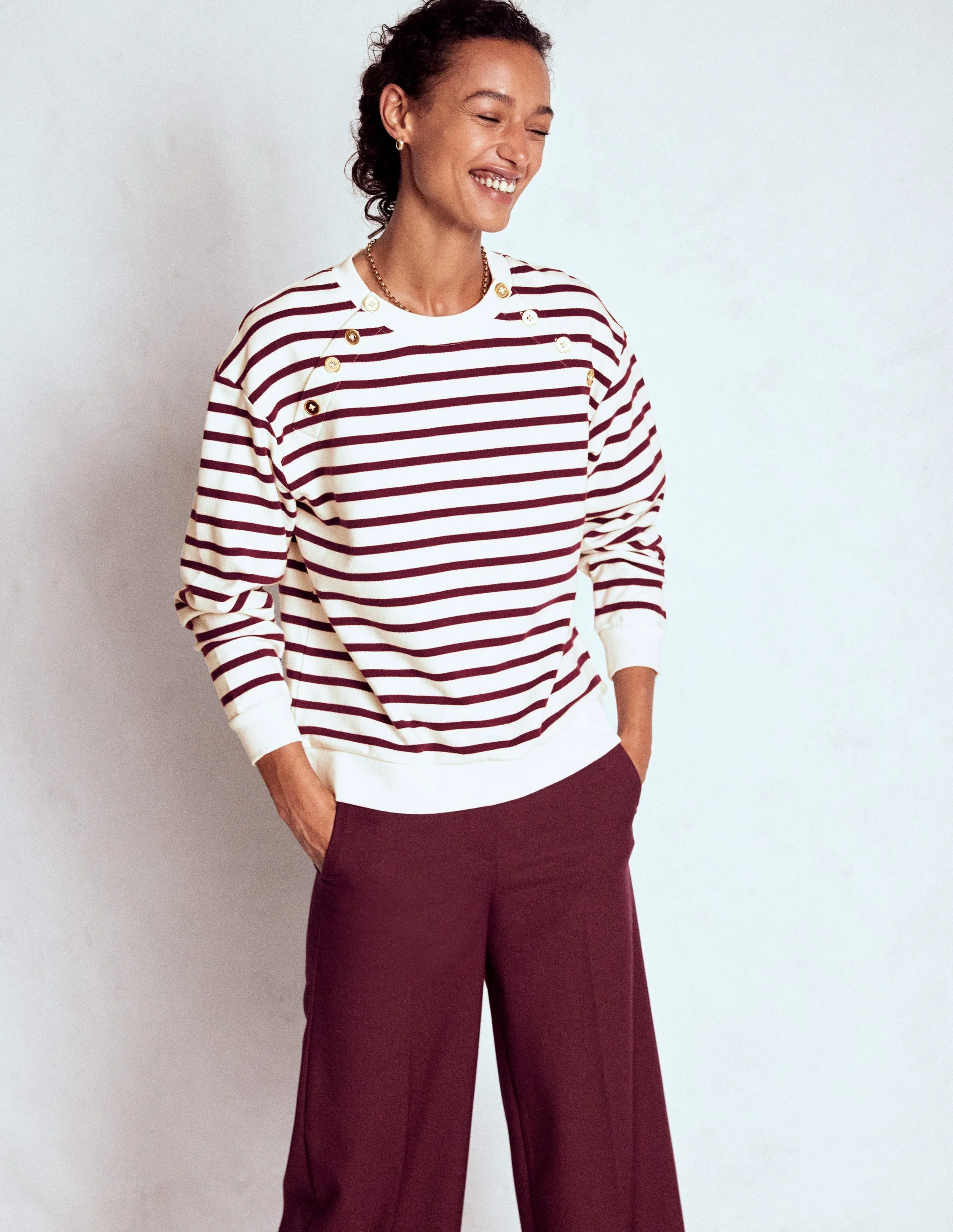 Sweatshirt mit Knopfdetail-Dunkler Blauregen, Naturweiß - Image 4