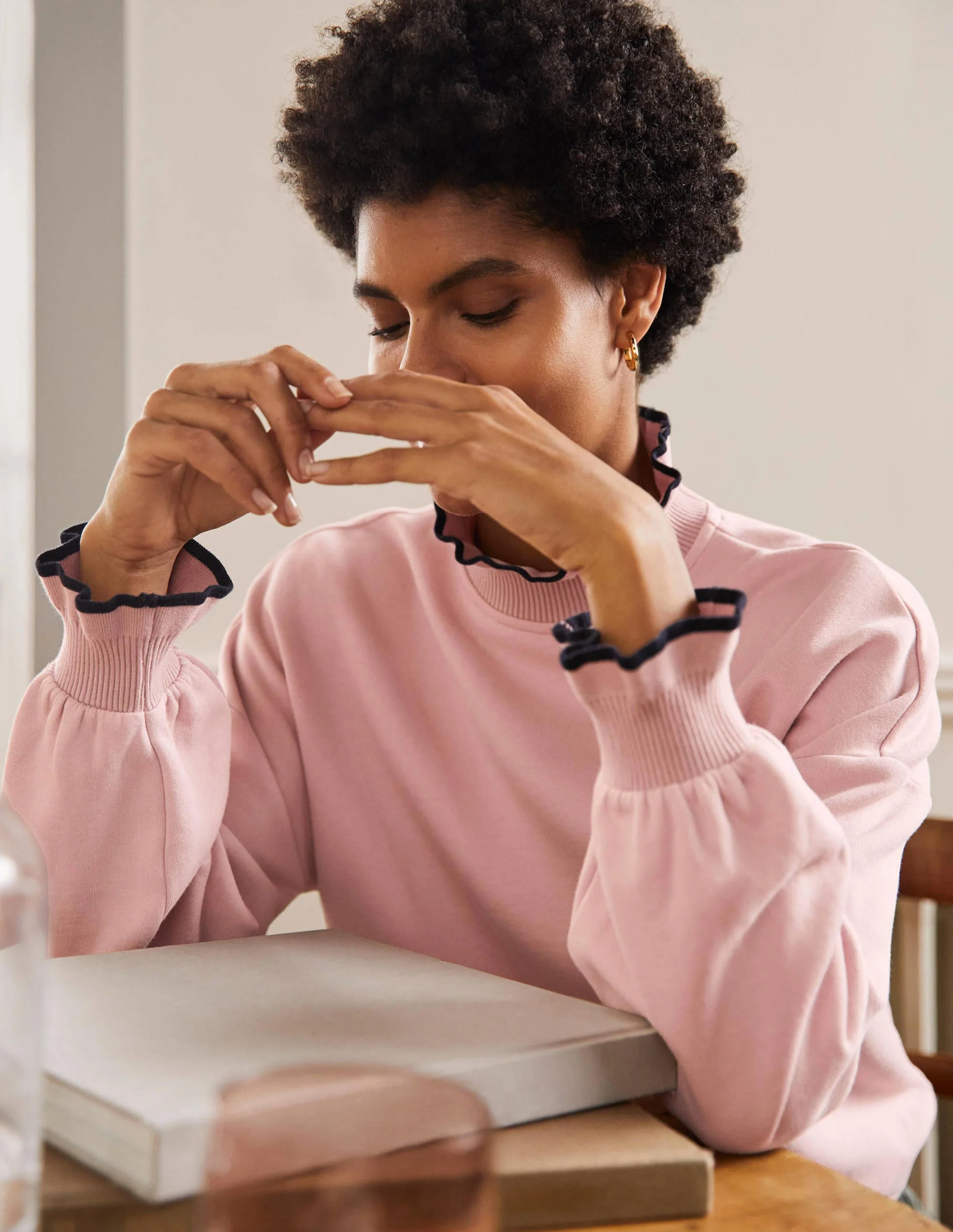 Sweatshirt mit Rüschendetail-Milchshake - Image 2