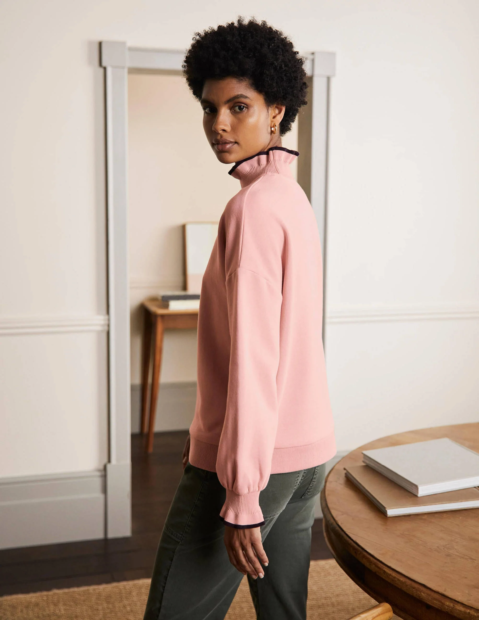 Sweatshirt mit Rüschendetail-Milchshake - Image 3