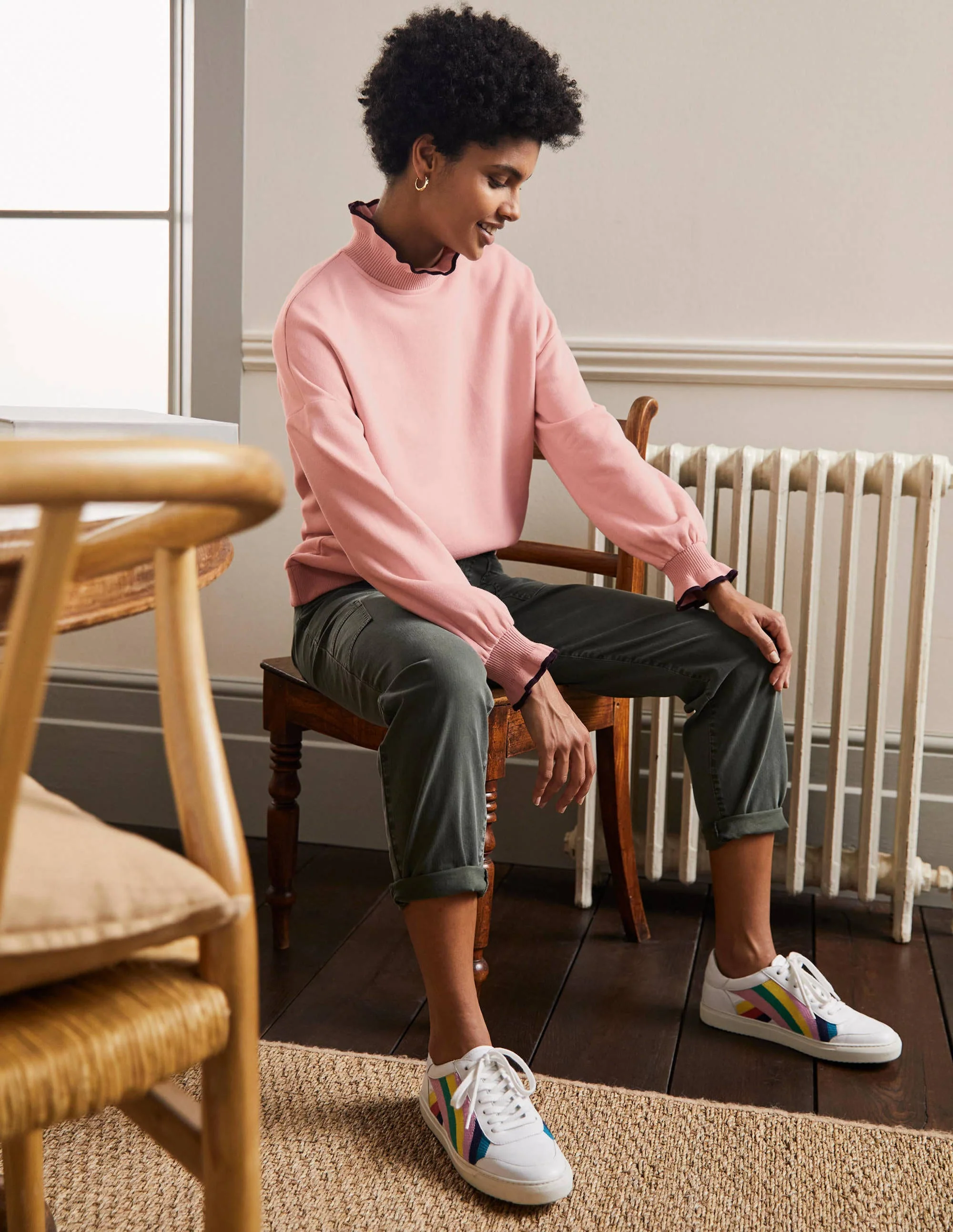 Sweatshirt mit Rüschendetail-Milchshake - Image 4