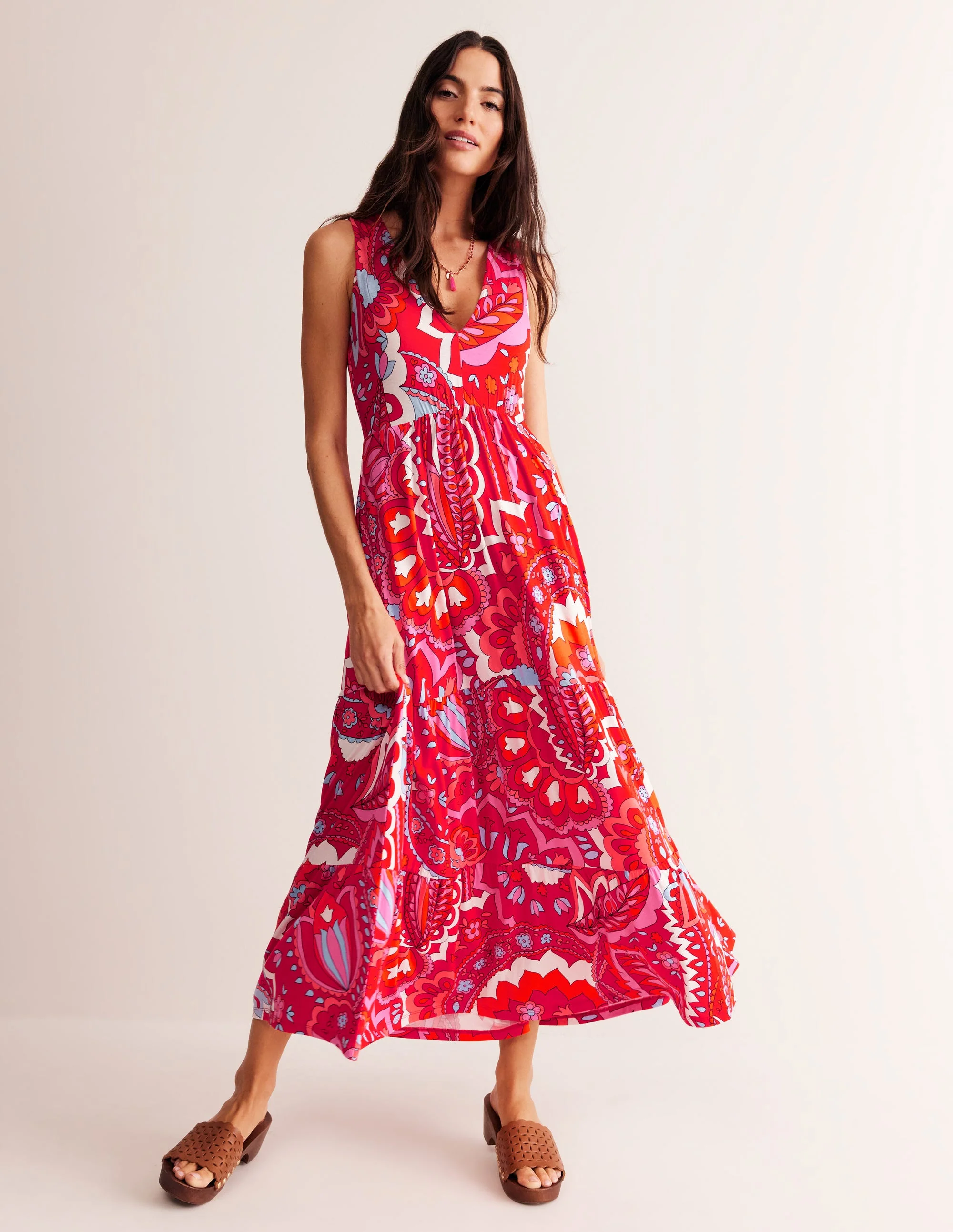 Sylvia Maxi-Stufenkleid aus Jersey-Flammenrot, Foliage Paisley