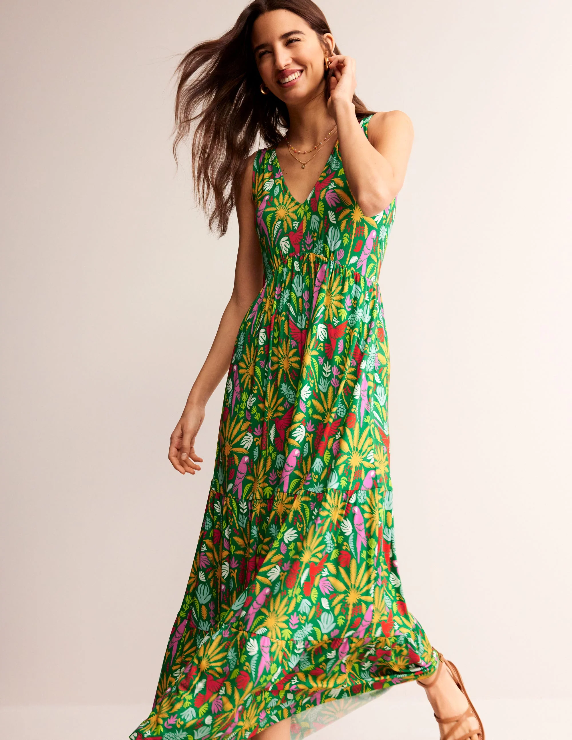 Sylvia Maxi-Stufenkleid aus Jersey-Grün, Tropisches Paradies