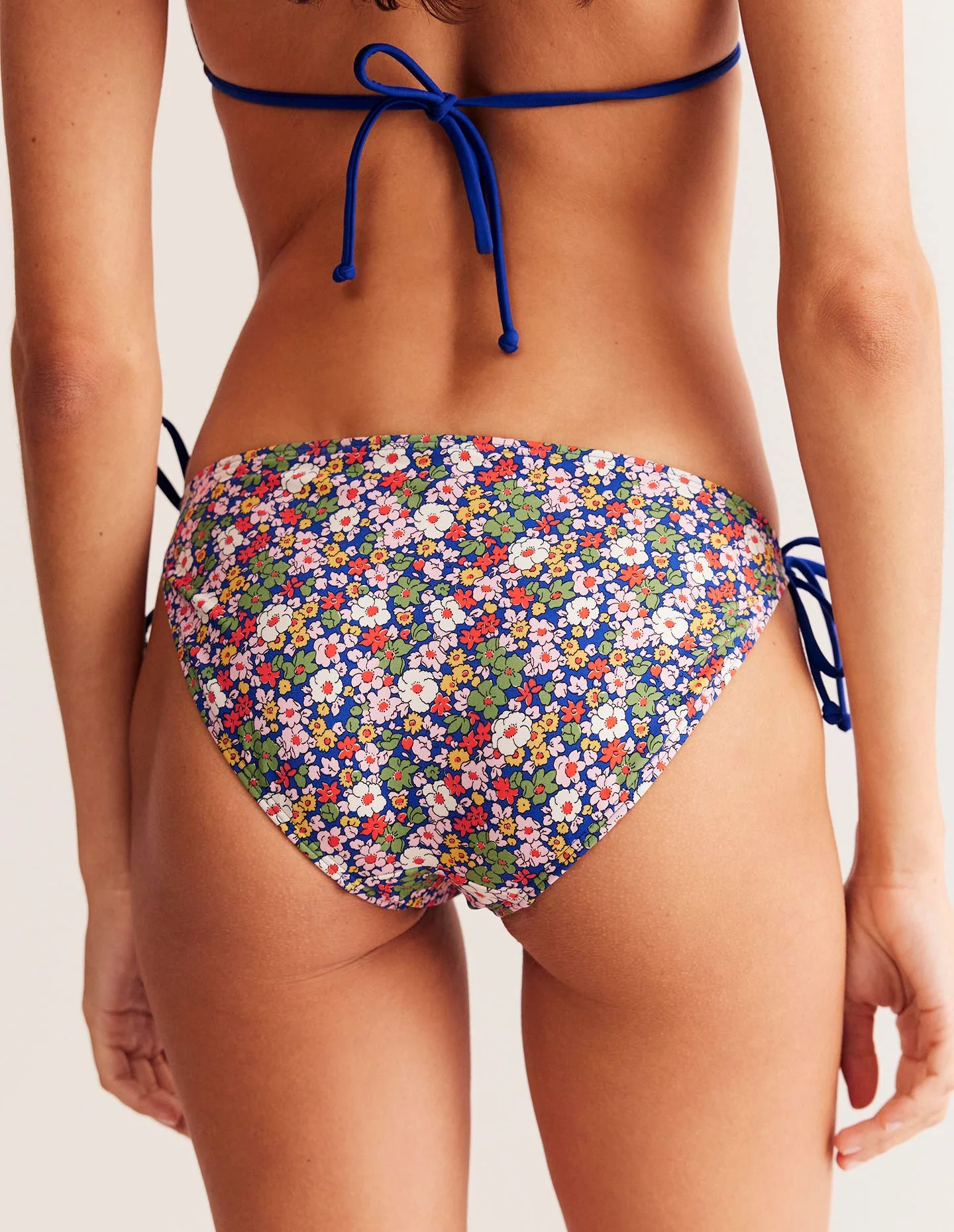 Symi Bikinihose zum Binden-Bunt, Botanische Blütenknospe - Image 3