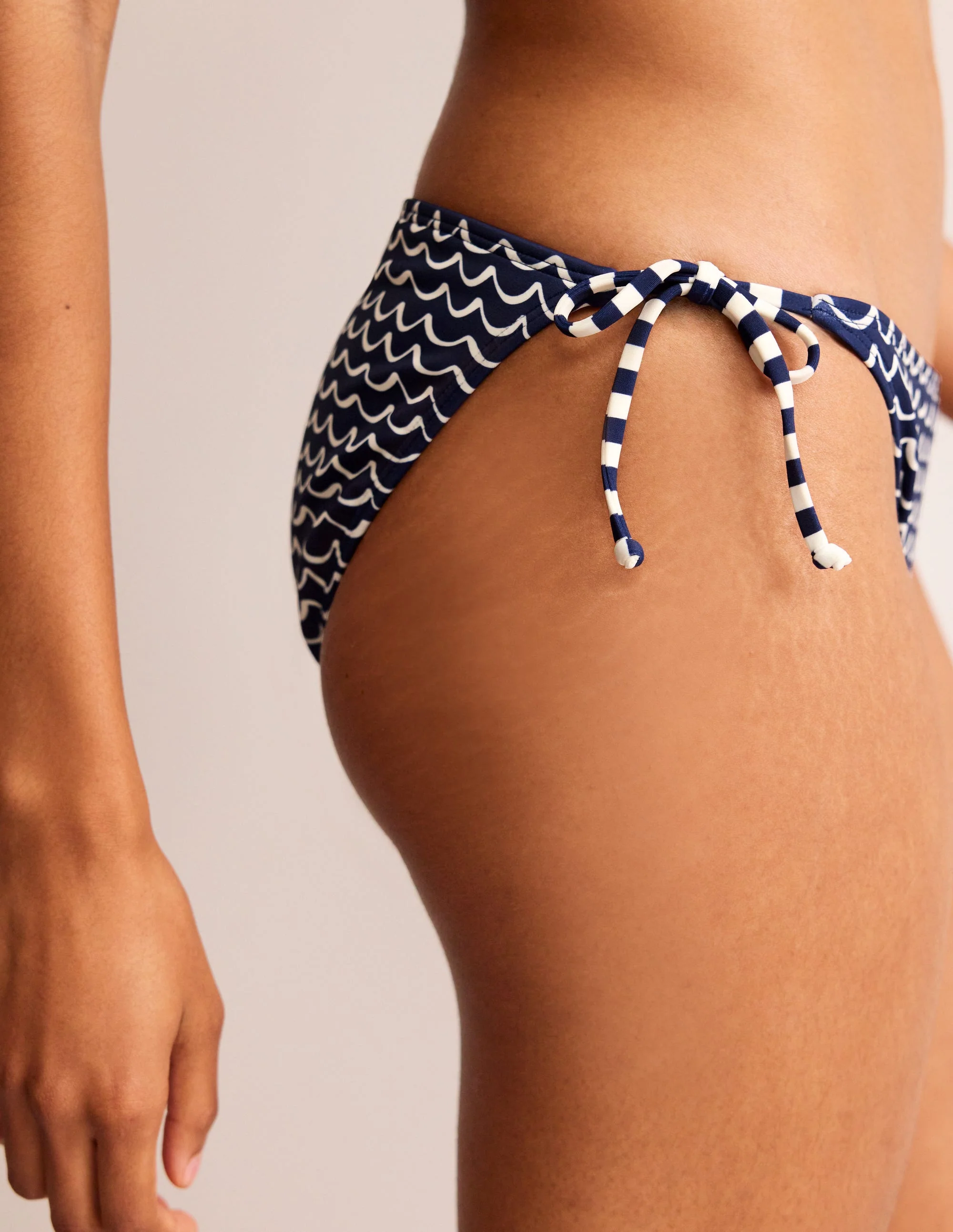 Symi Bikinihose zum Binden-Französisches Marineblau, Möwe - Image 2