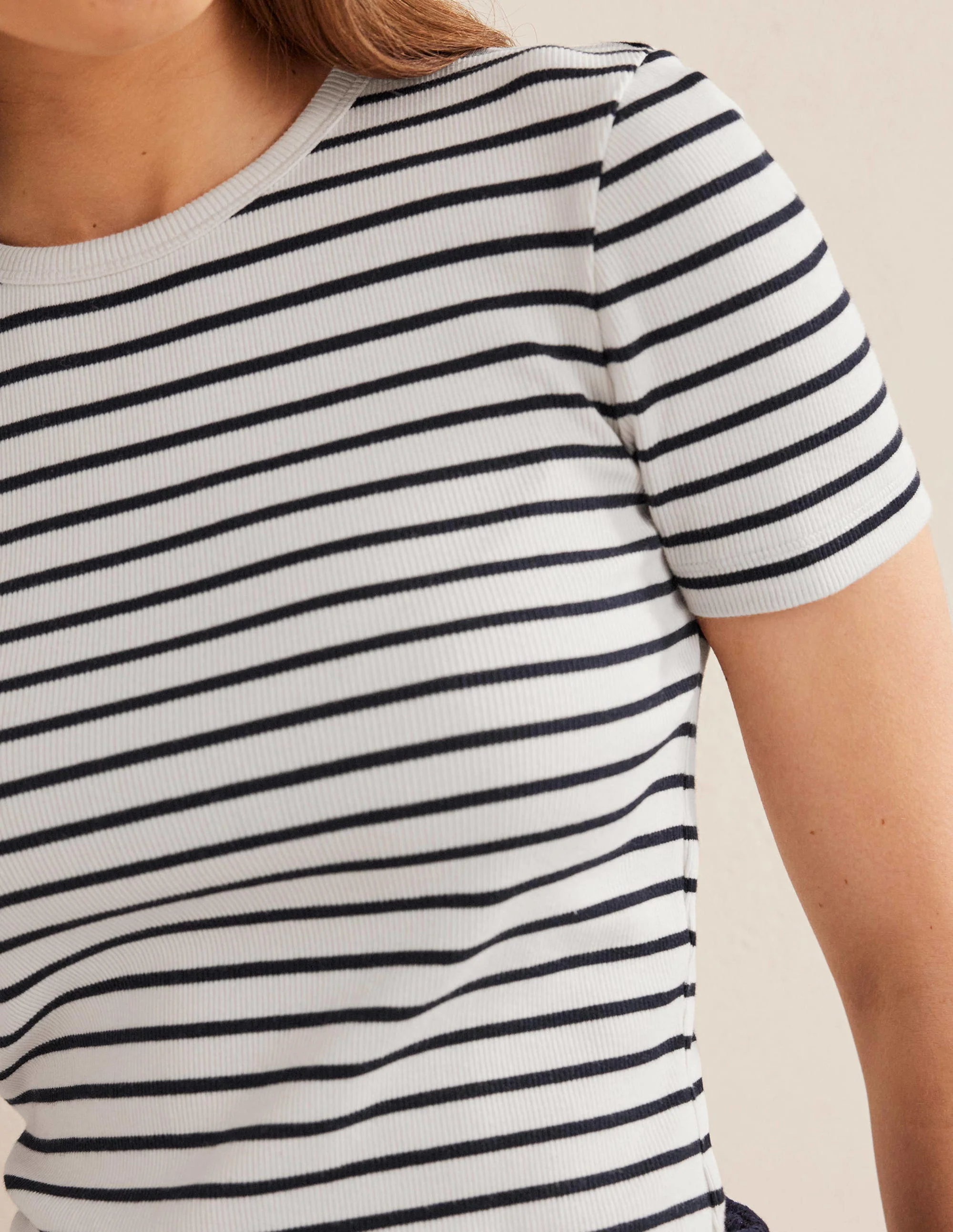 T-Shirt aus Baumwoll-Rippstrick-Naturweiß/Marineblau Gestreift - Image 2