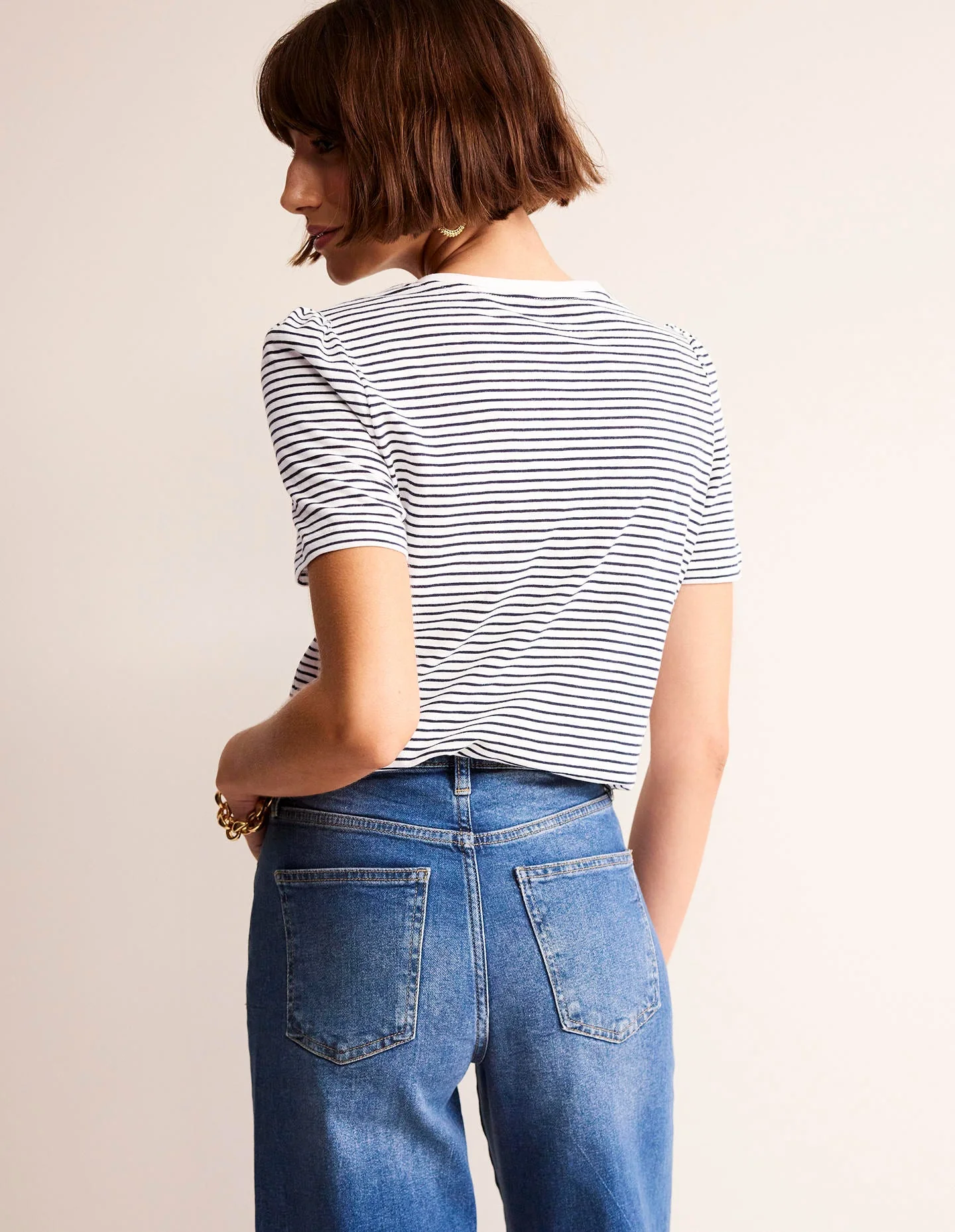 T-Shirt aus Baumwolle mit Puffärmeln-Naturweiß/Navy, Gestreift - Image 3