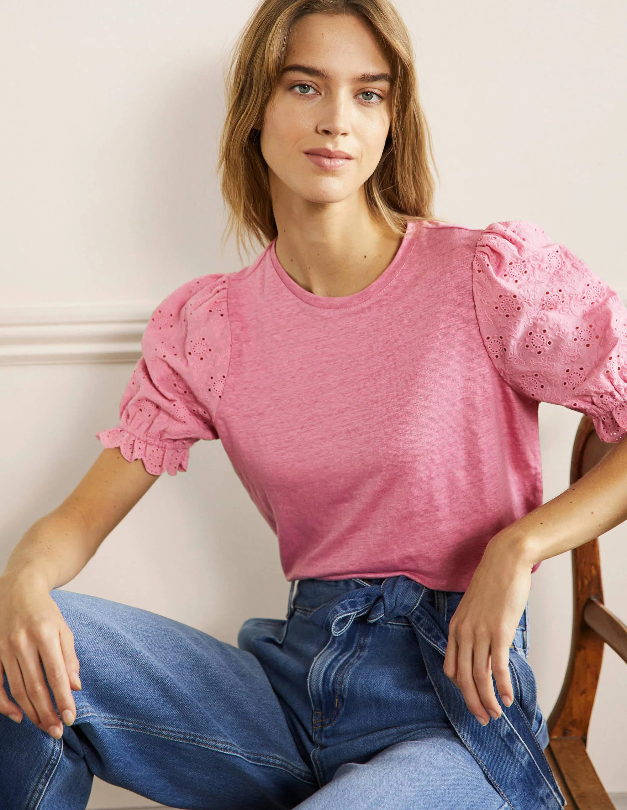 T-Shirt aus Leinen mit Lockstickerei-Blümchenrosa